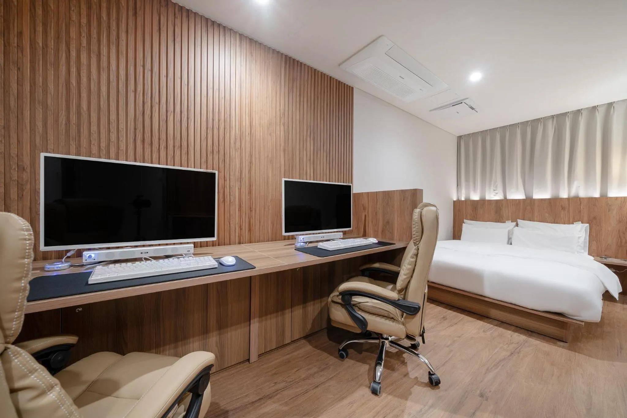 Bed in Simjak Hotel by Aank