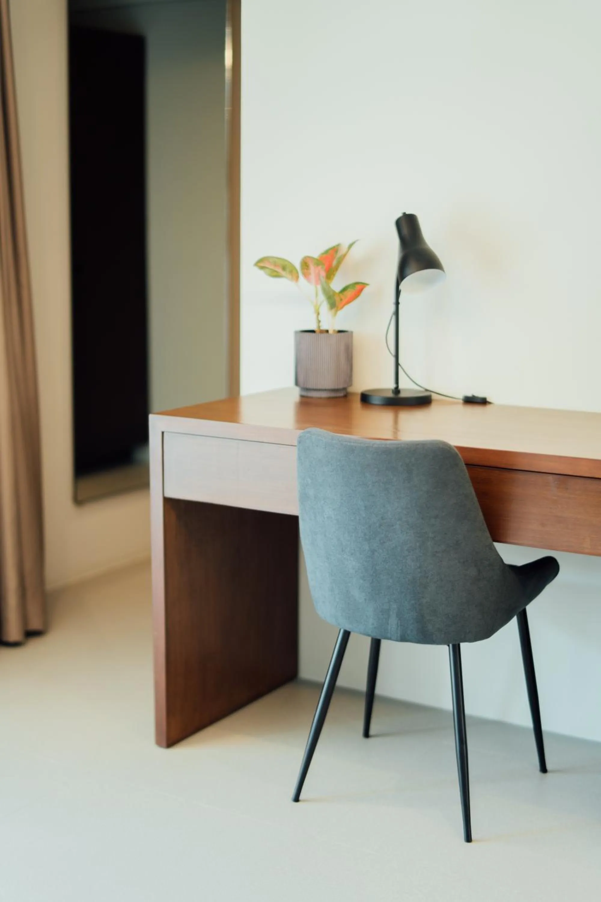 hair dresser in Solitude Acacia Resort