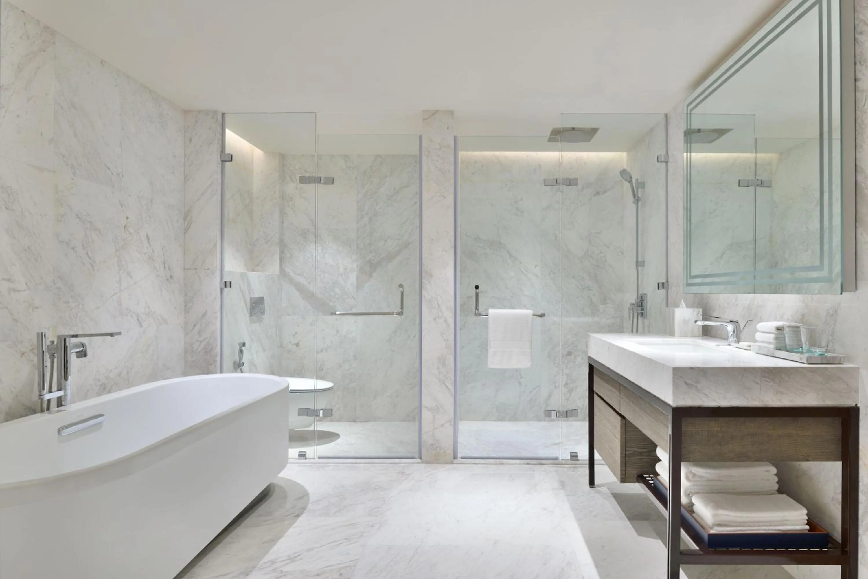 Photo of the whole room in Le Meridien Amritsar