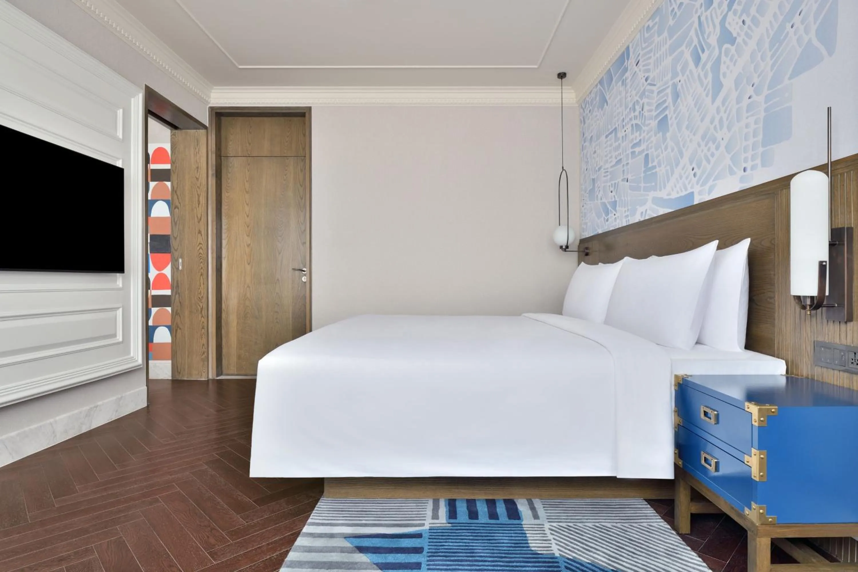 Photo of the whole room, Bed in Le Meridien Amritsar