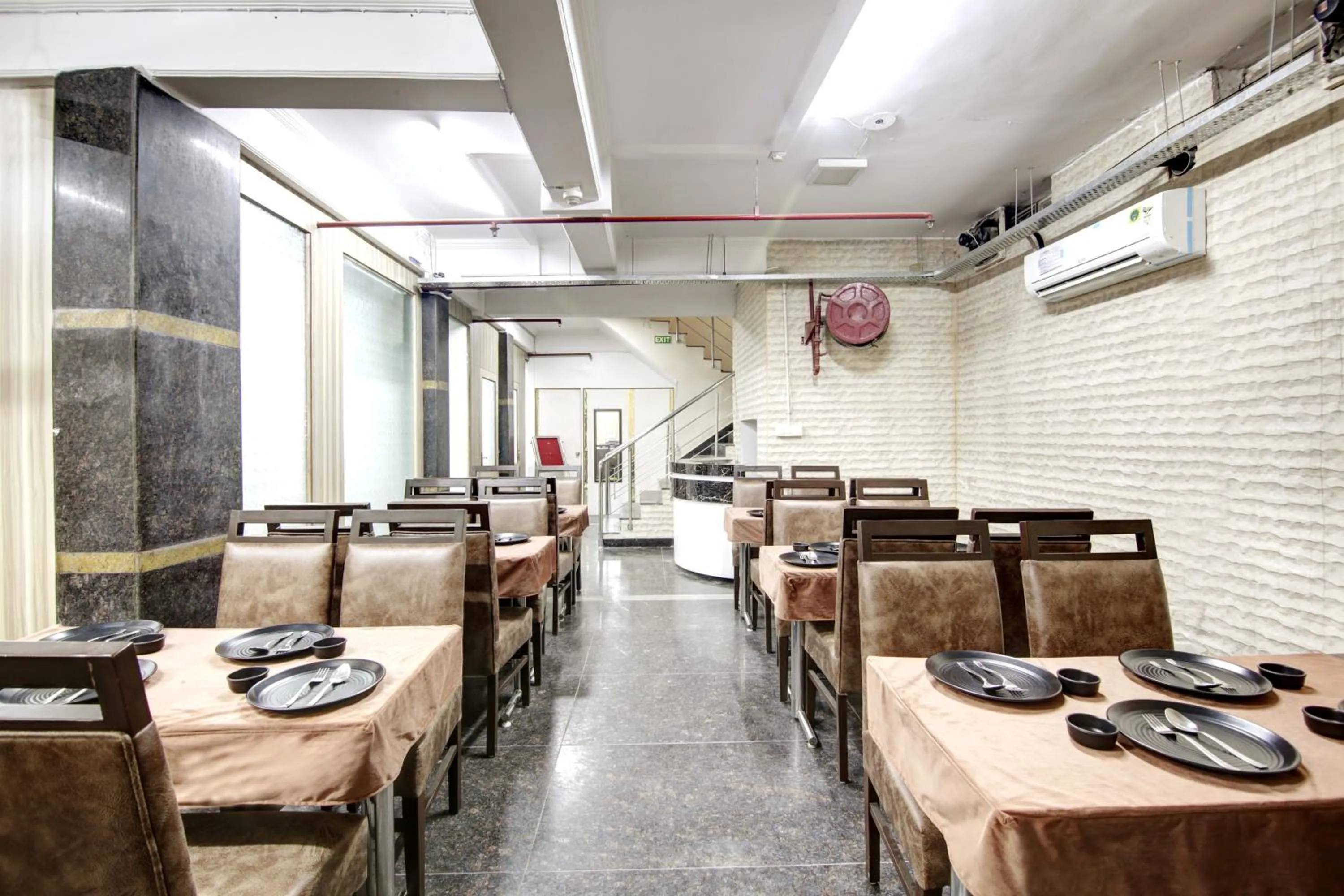 Restaurant/places to eat in Persona International Hotel Karol Bagh Delhi