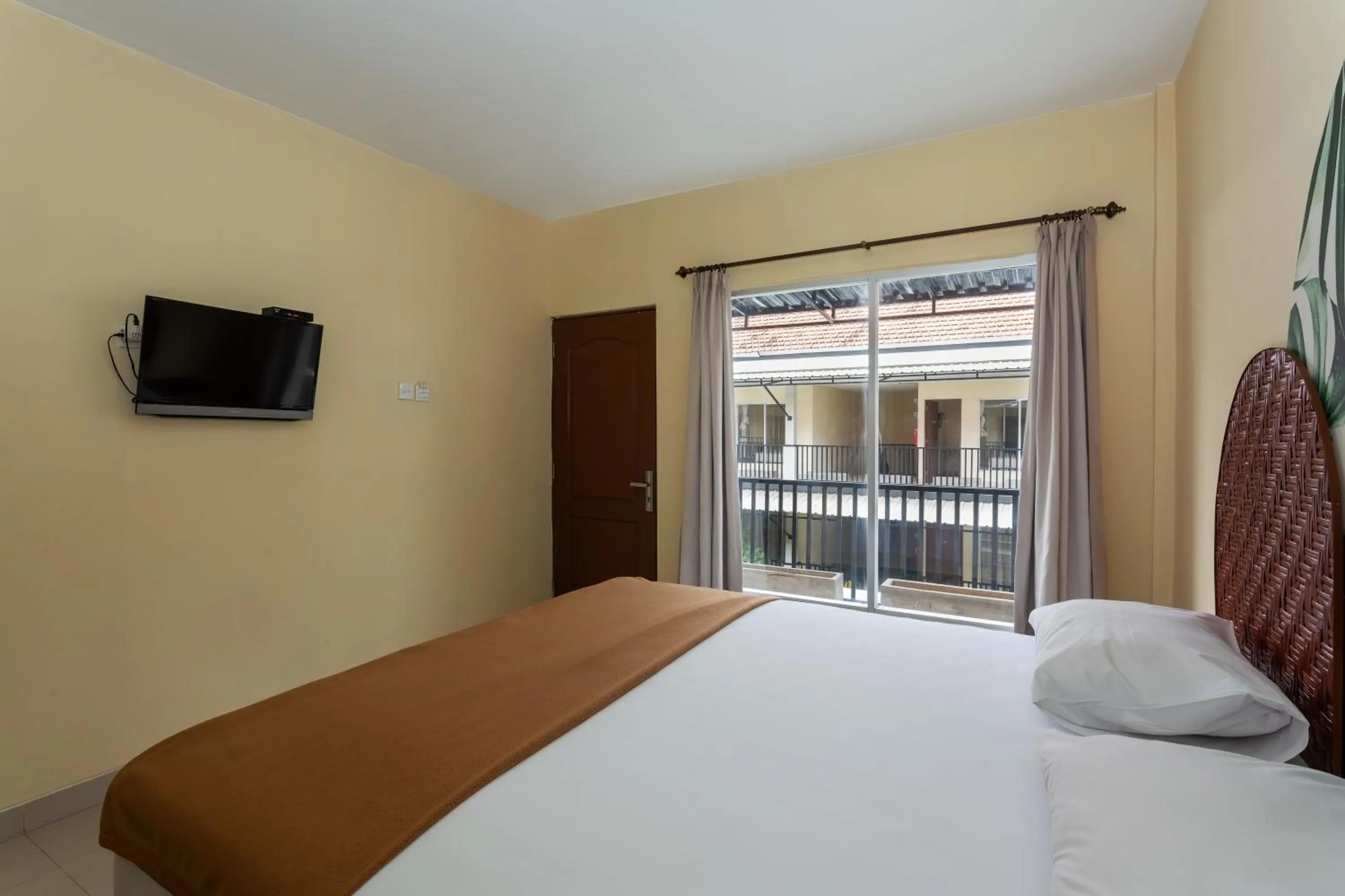 Bedroom, Bed in Cove Kanaya