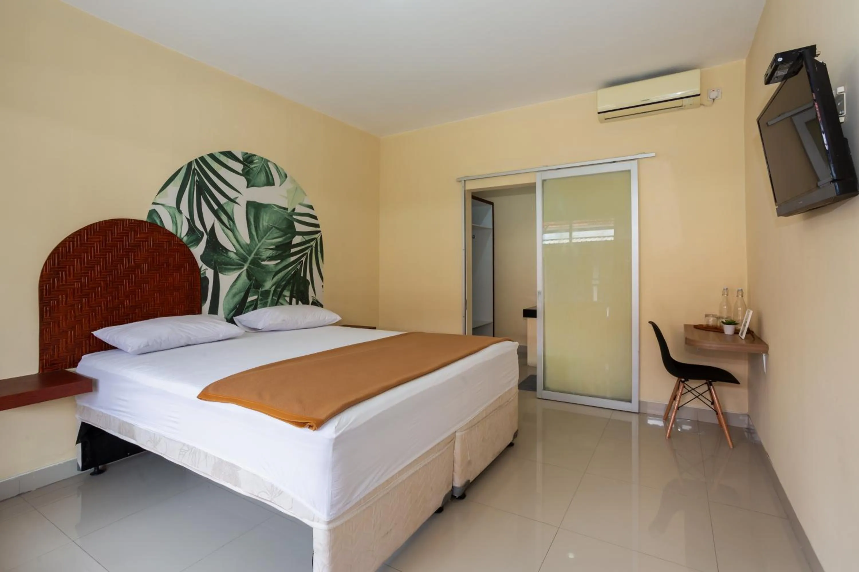 Bedroom, Bed in Cove Kanaya