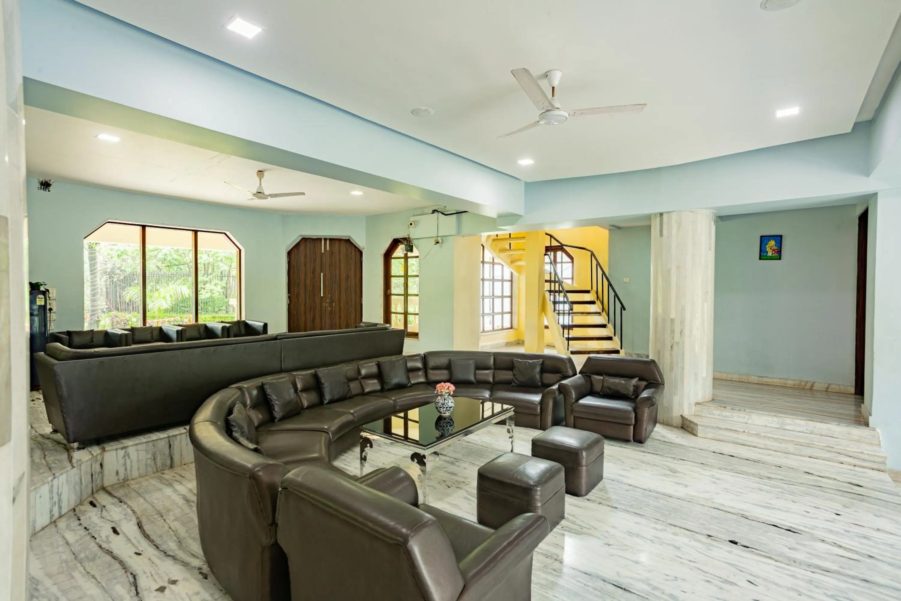 Living room in Hilltop suites by 29 bungalow