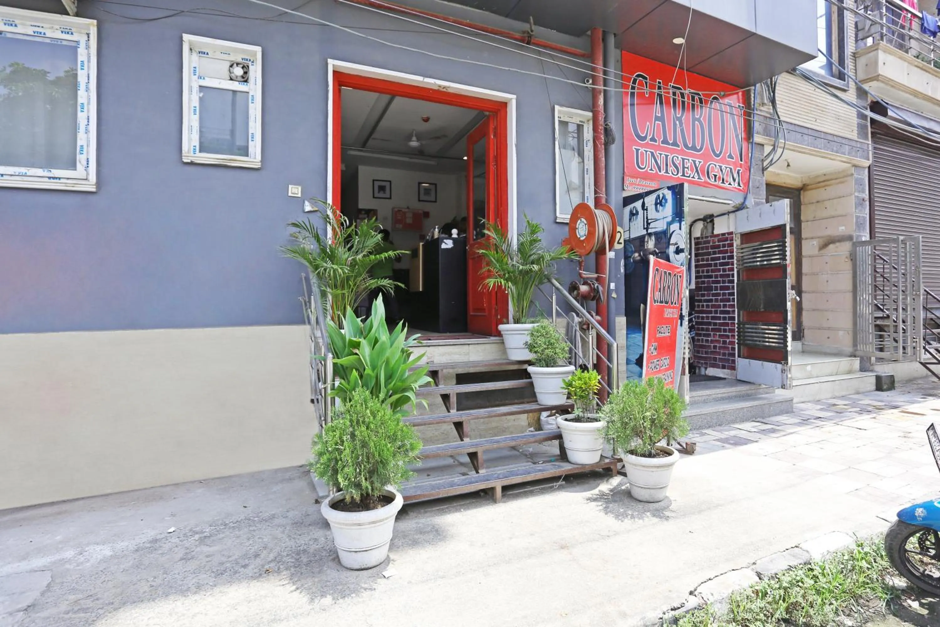 Property building in Hotel Raaso Inn Rohini Sec-16