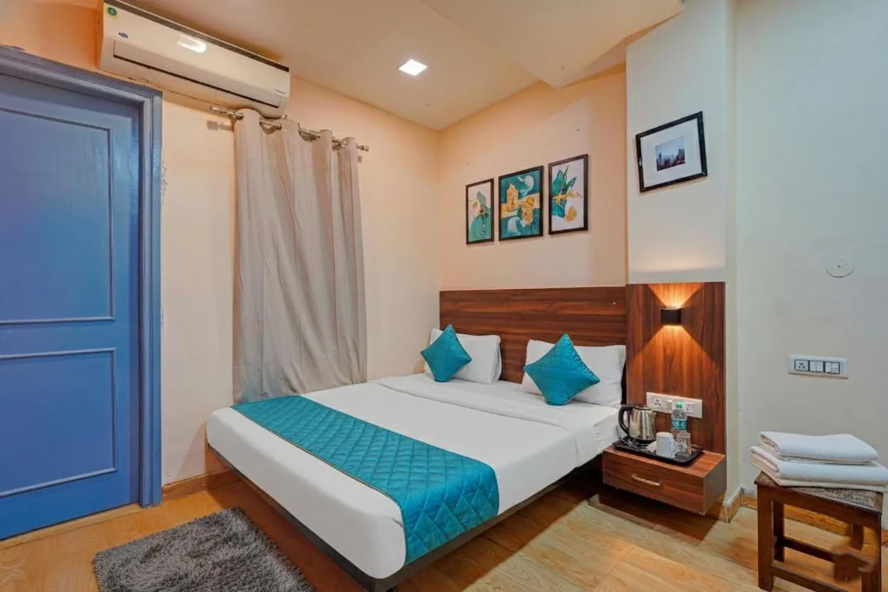 Bed in Hotel Raaso Inn Rohini I Near Metro I Couple Friendly I Spacious Rooms I Budget Stay