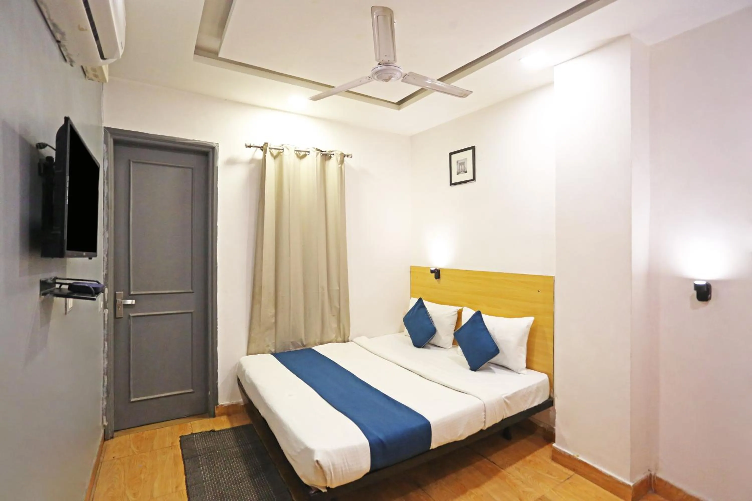 Bed in Hotel Raaso Inn Rohini Sec-16