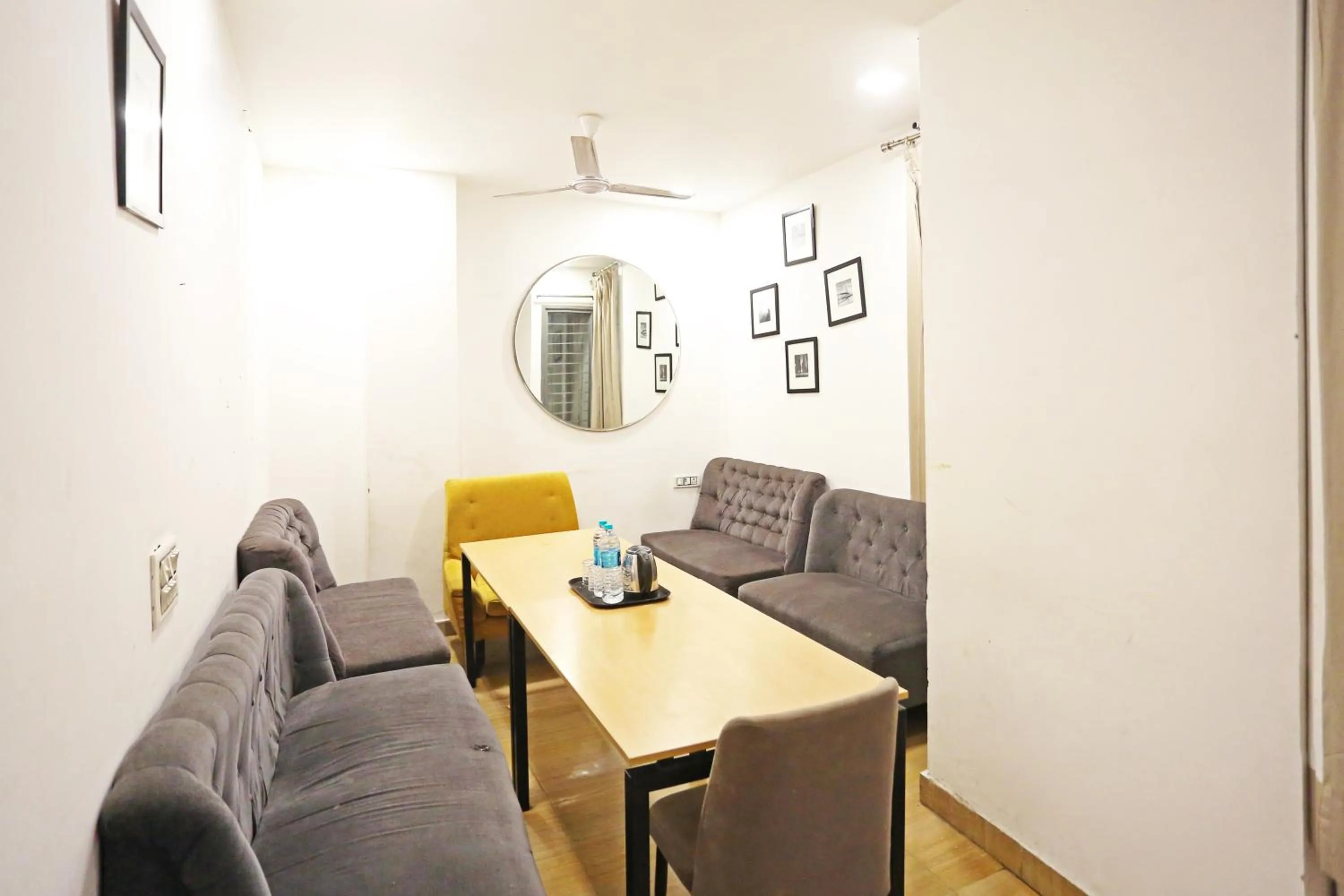 Living room in Hotel Raaso Inn Rohini Sec-16