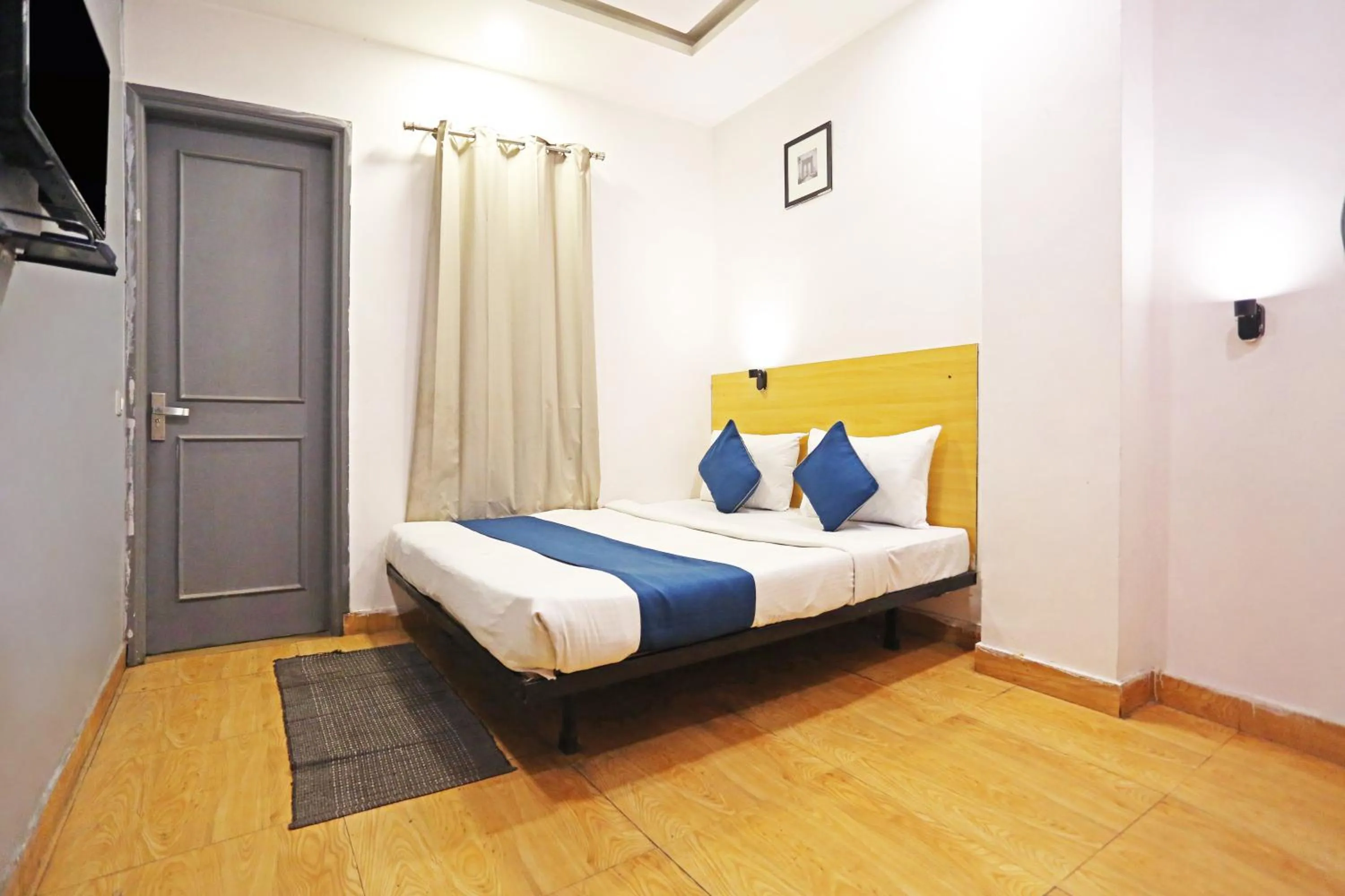 Photo of the whole room, Bed in Hotel Raaso Inn Rohini Sec-16