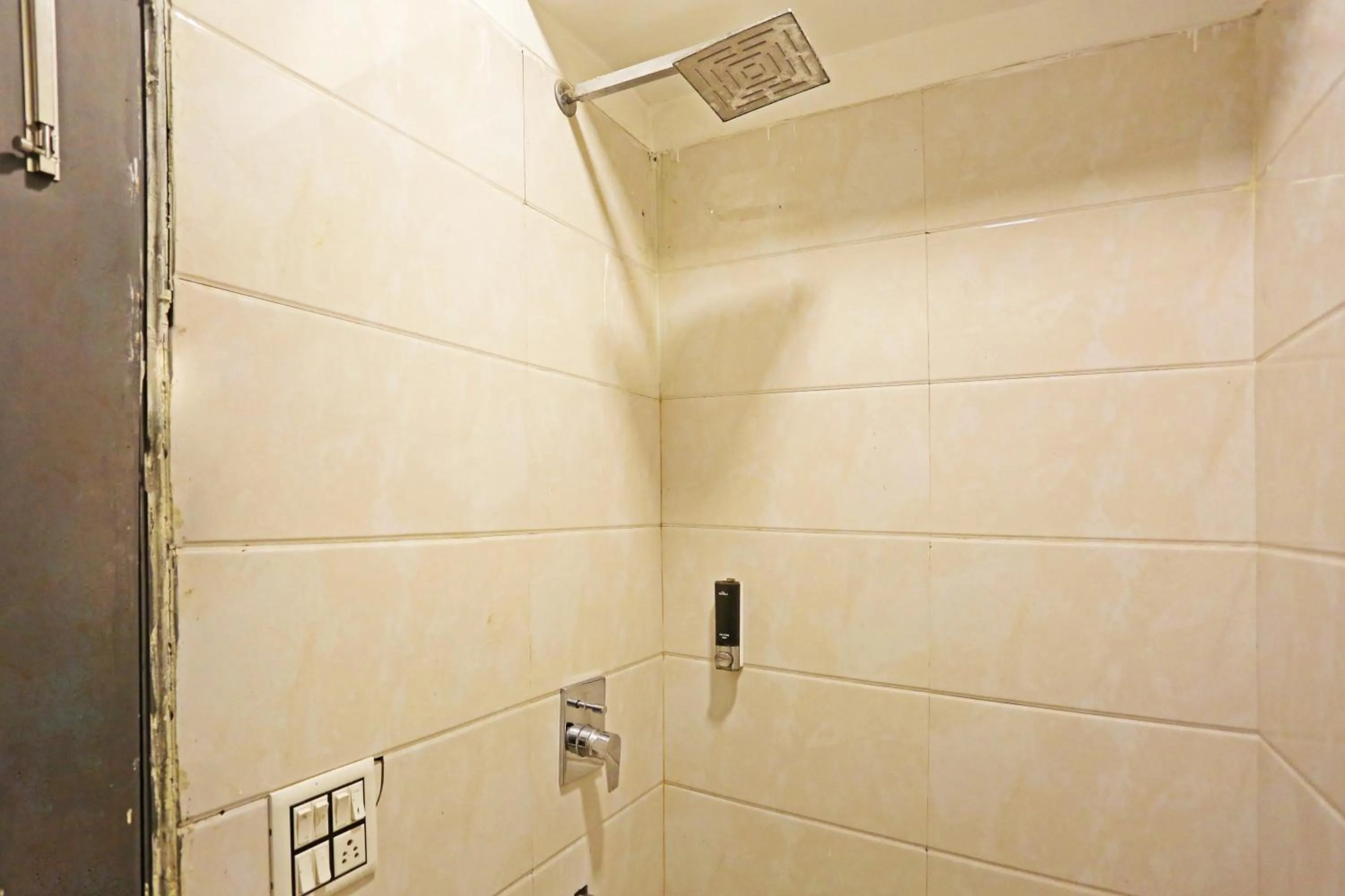 Shower in Hotel Raaso Inn Rohini Sec-16