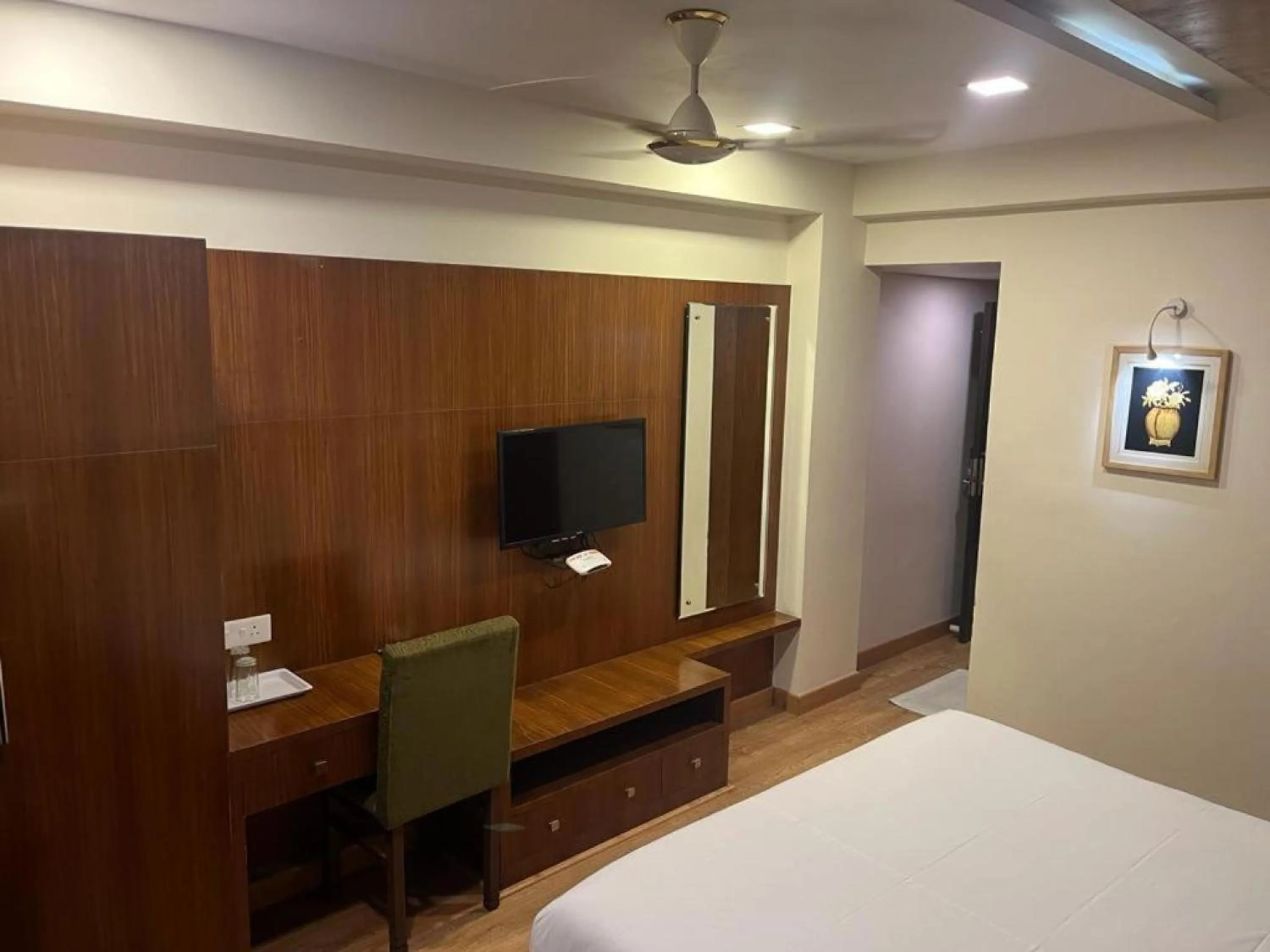 TV and multimedia, Bed in Hotel City Tower, Chennai Central