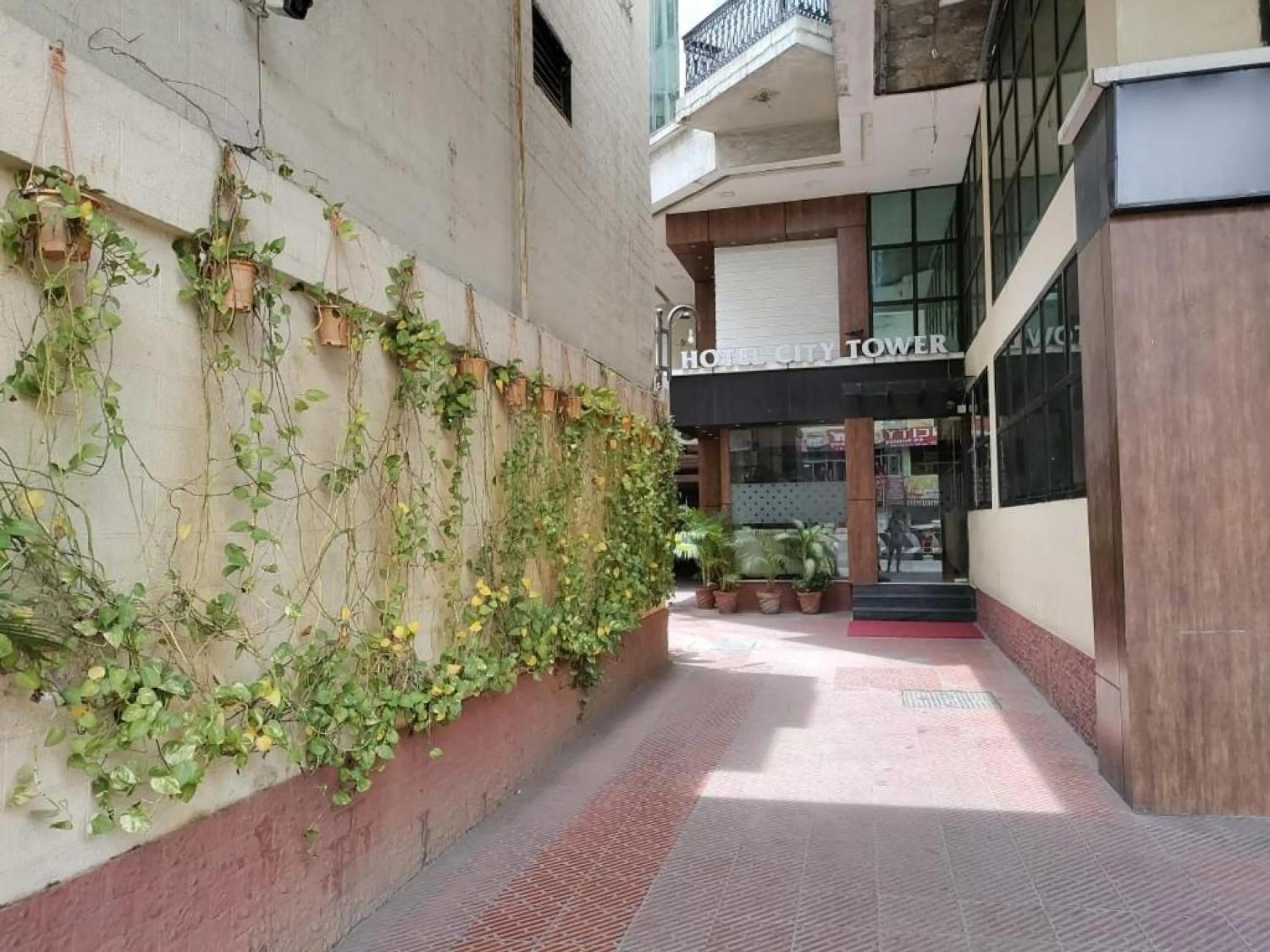 Property building in Hotel City Tower, Chennai Central