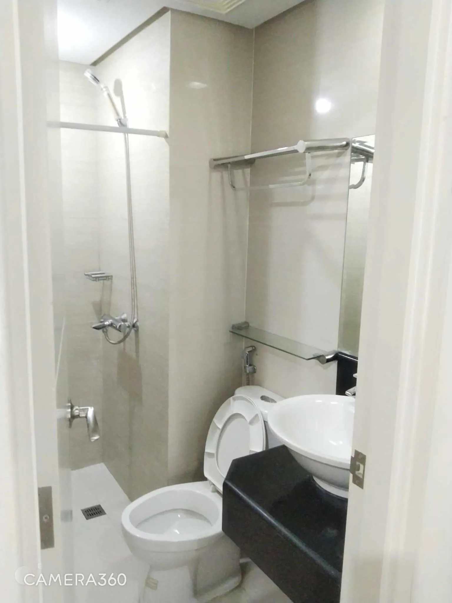 Shower in Pasay Condotel near NAIA terminal 3 (3 mins walk in)