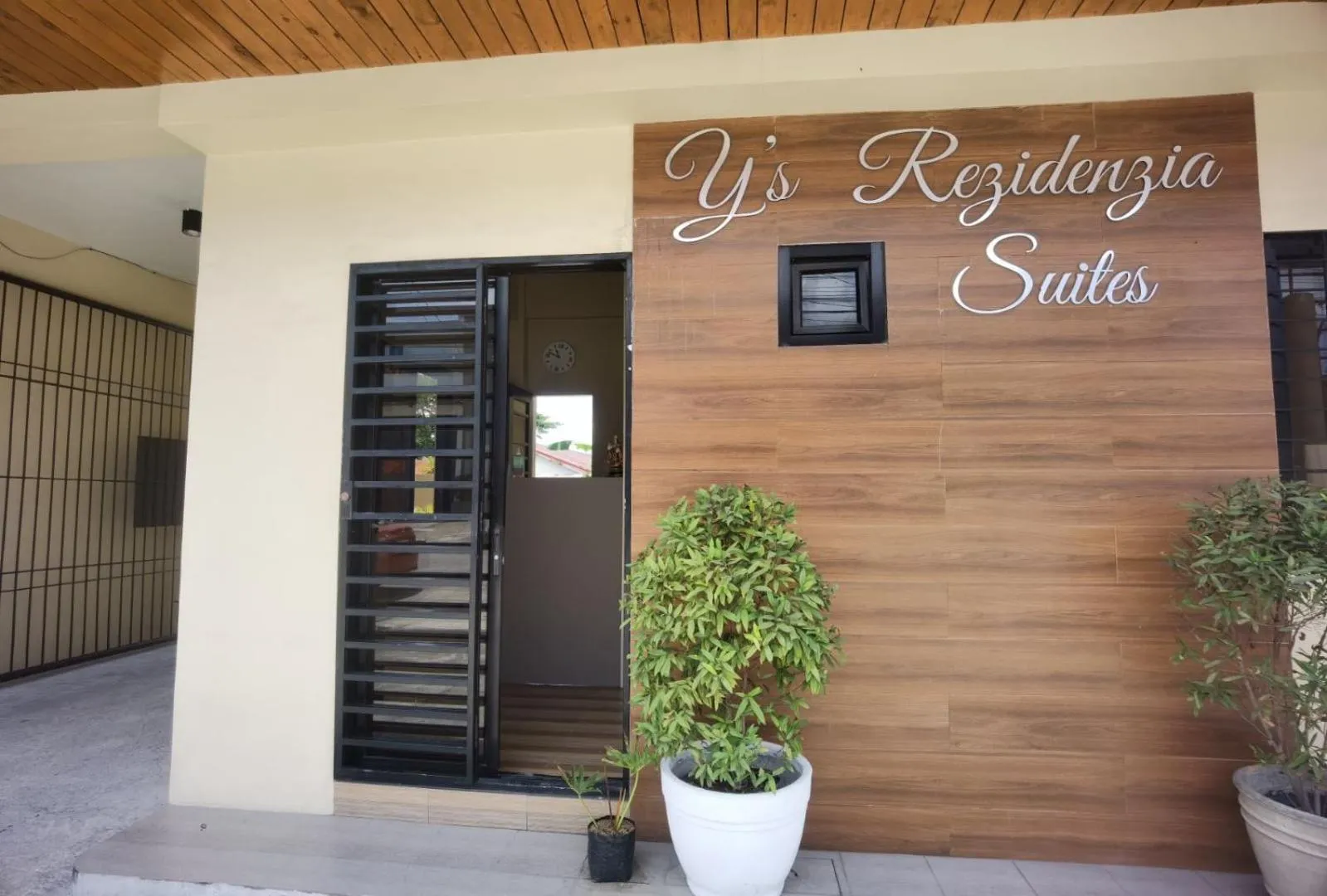 Property logo or sign in Ys Rezidenzia Suites