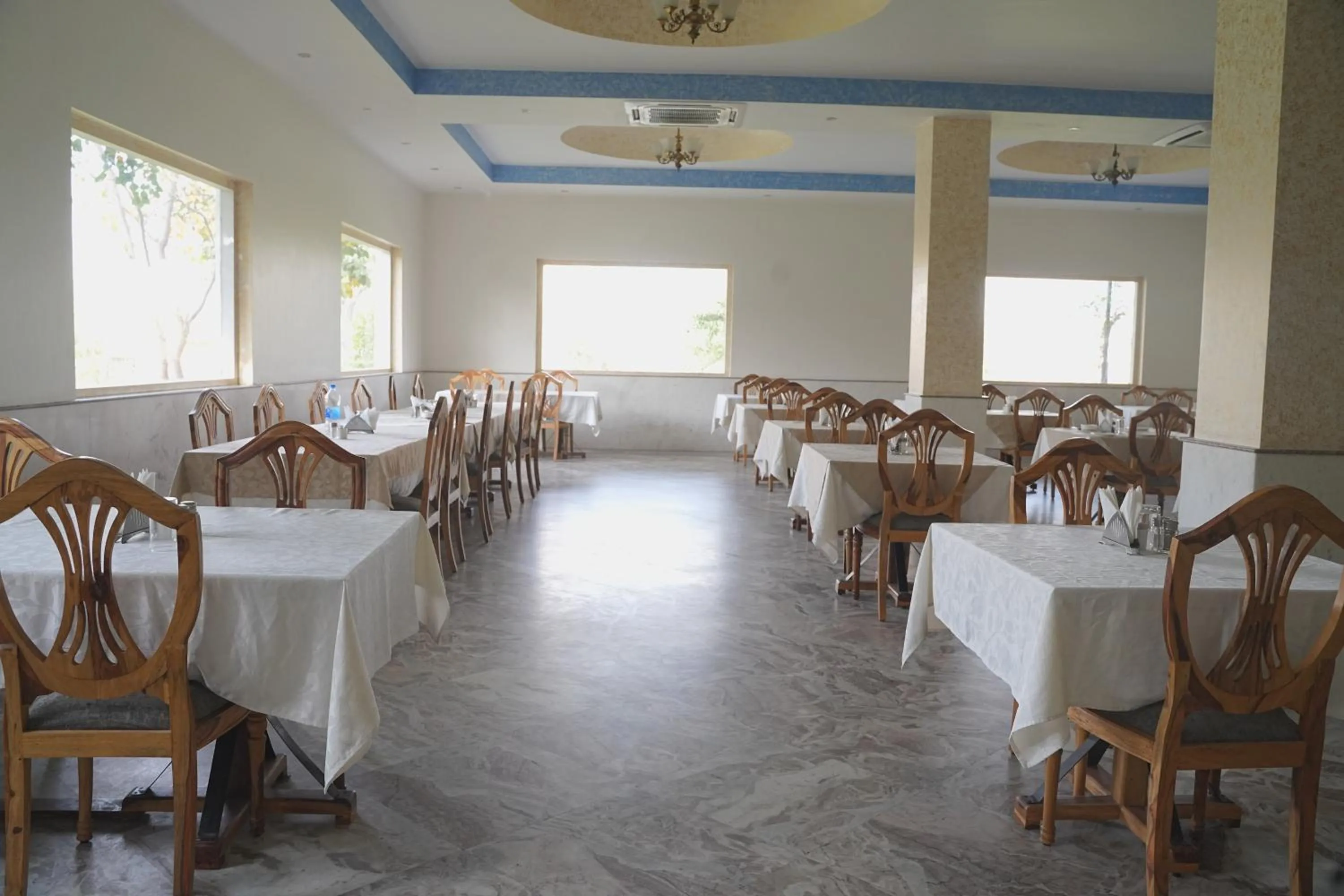 Restaurant/places to eat in Aangan Resort