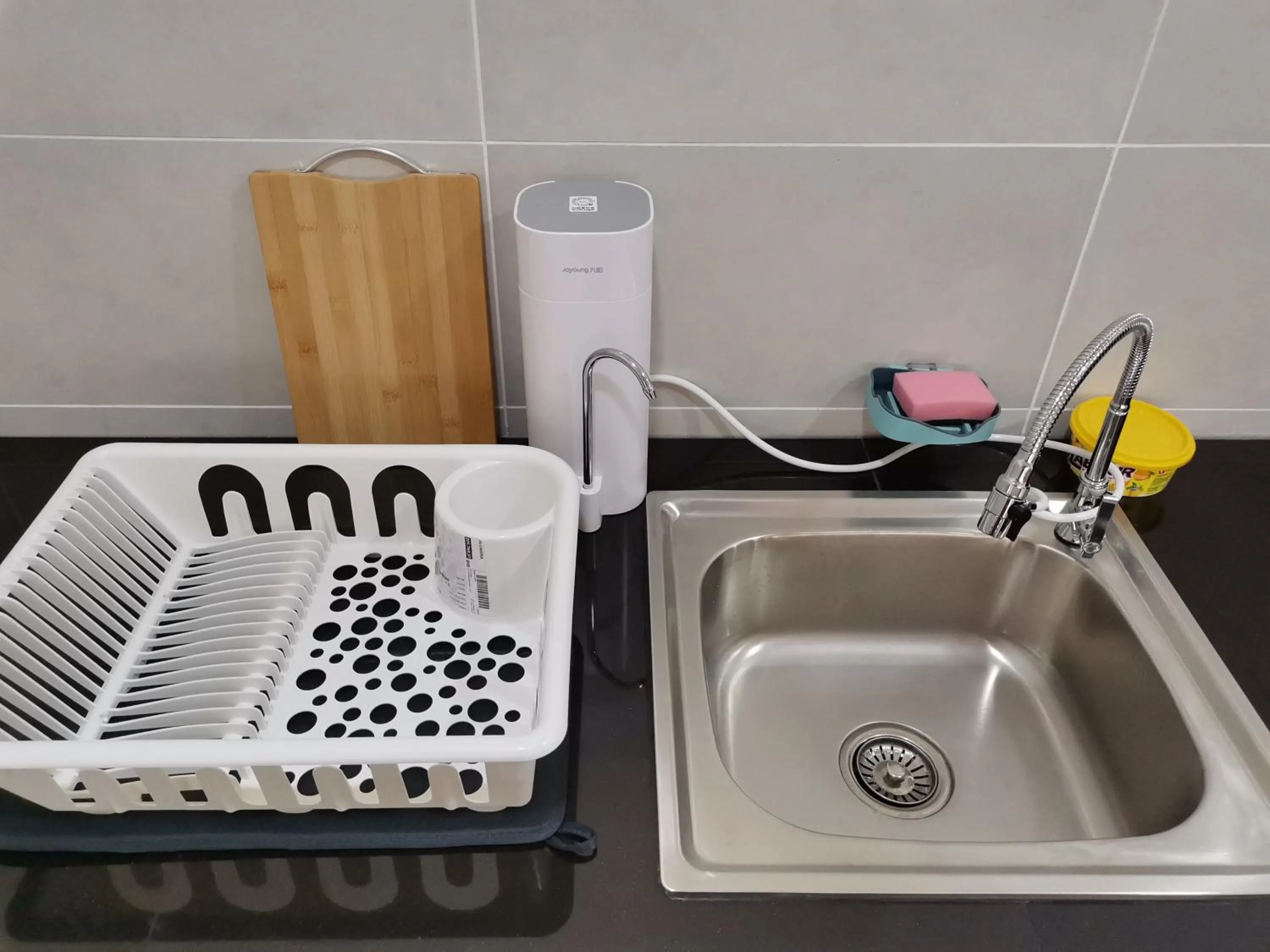 Kitchen or kitchenette in Bali Residences Melaka by E&E Homestay