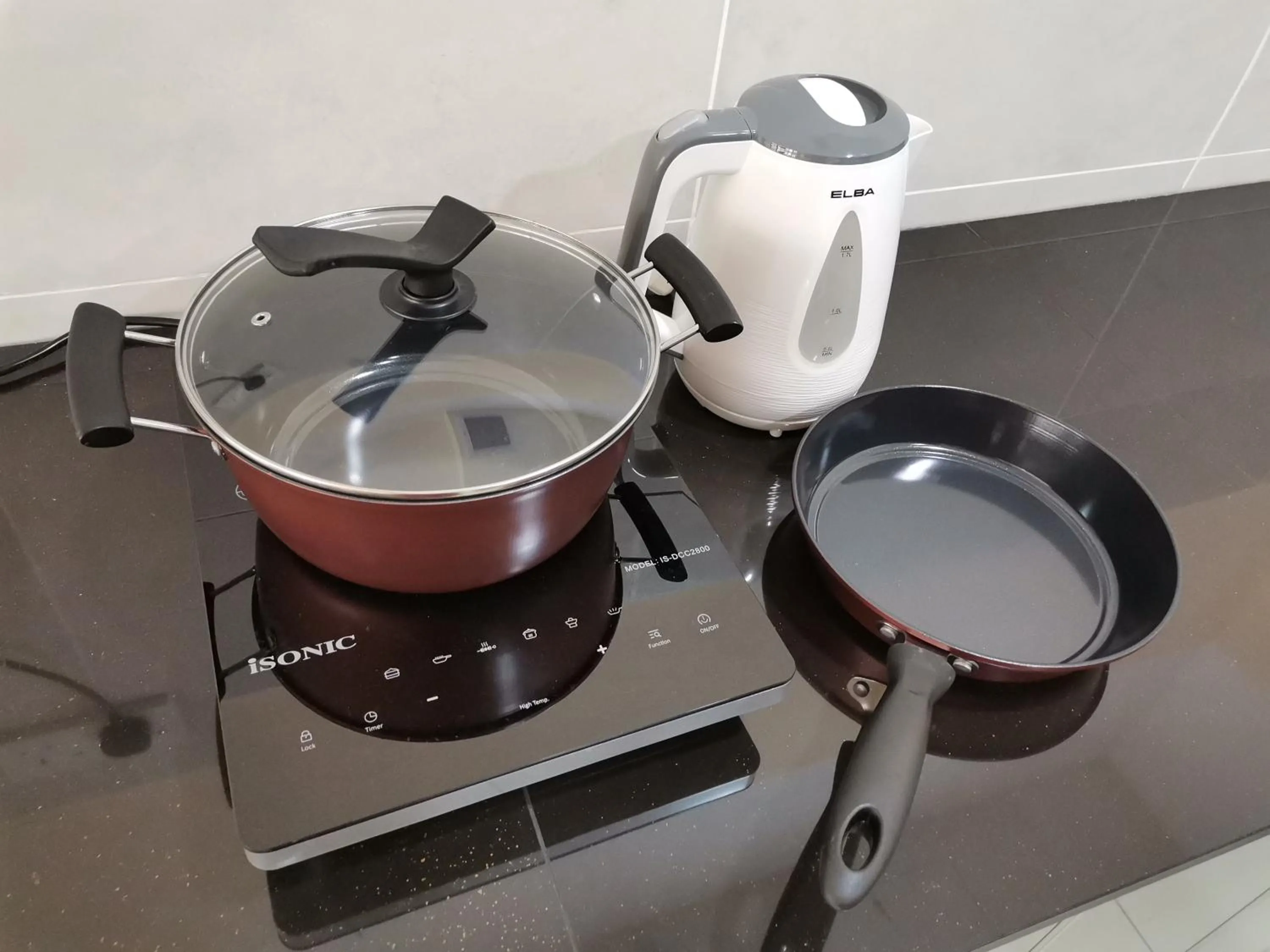 Kitchen or kitchenette in Bali Residences Melaka by E&E Homestay