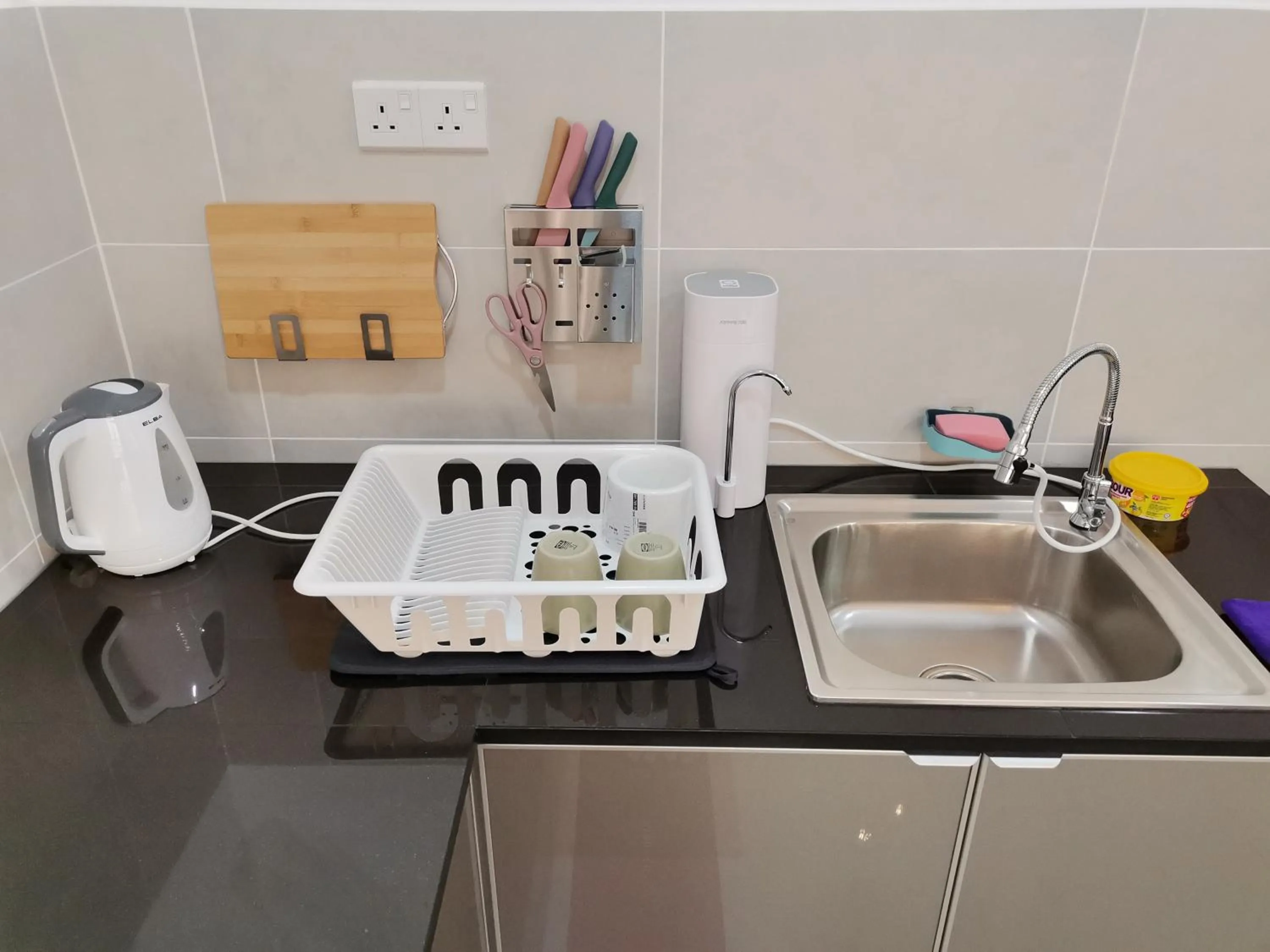 Kitchen or kitchenette in Bali Residences Melaka by E&E Homestay