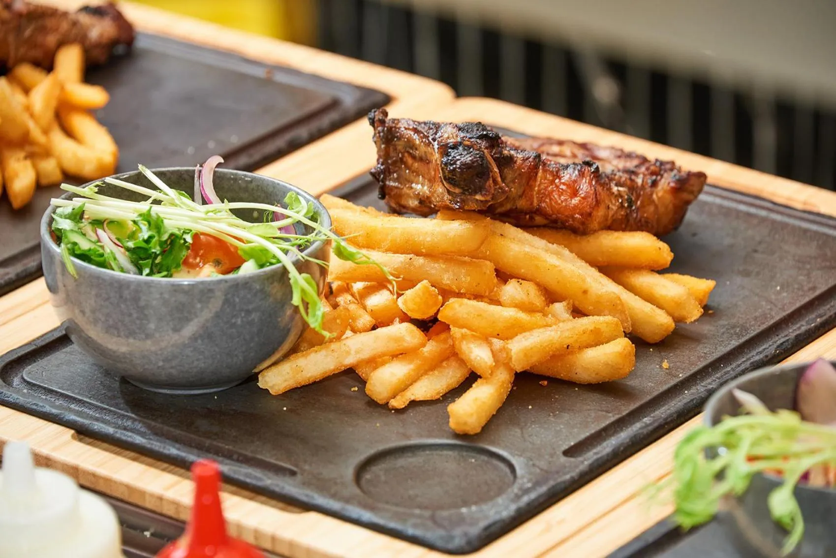 Restaurant/places to eat in Newman Hotel