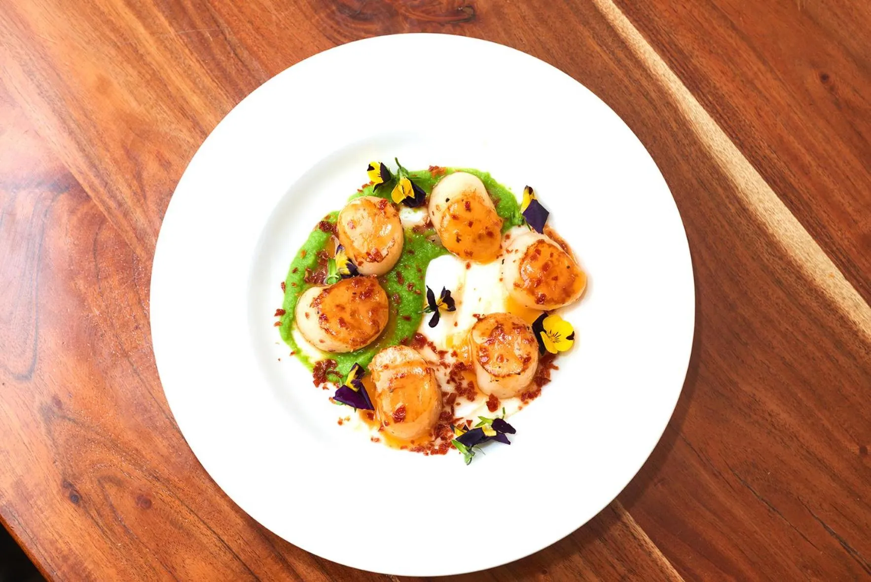 Restaurant/places to eat in Newman Hotel