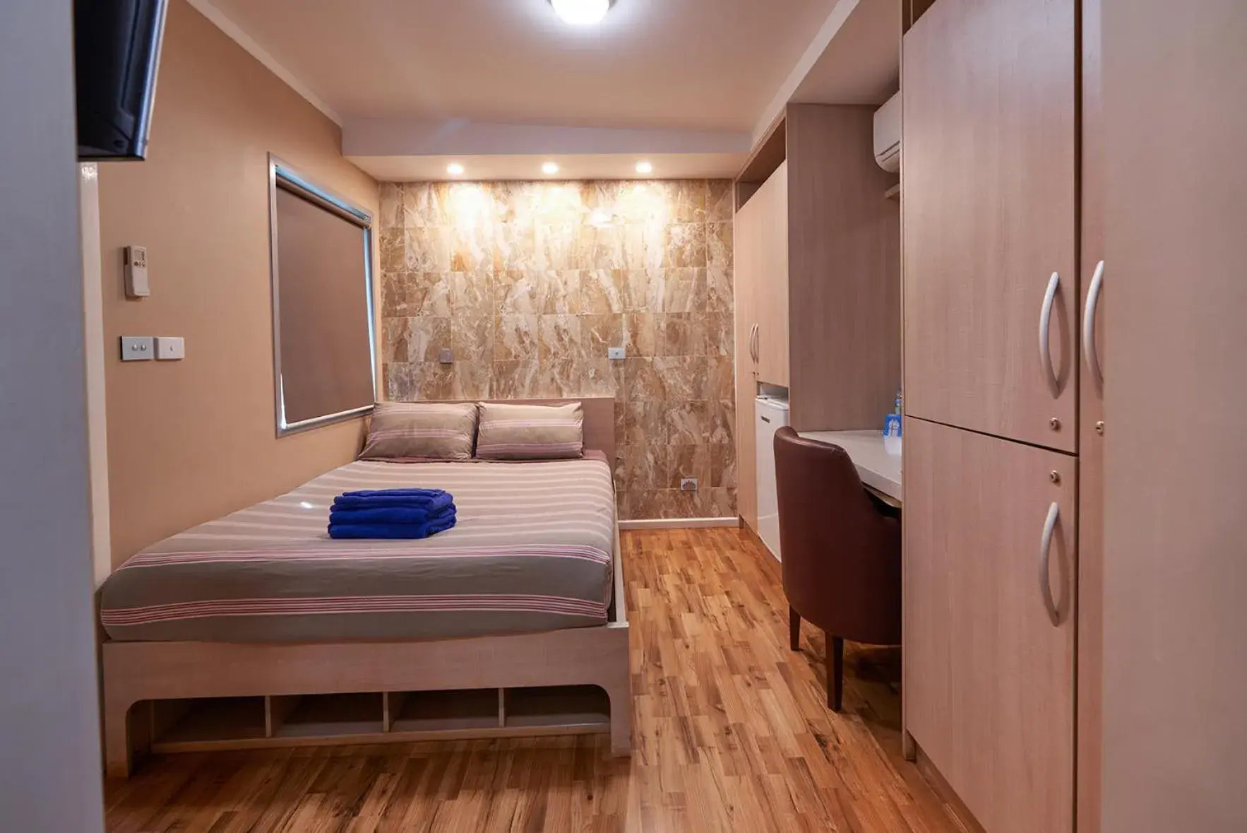 Superior Queen Room in Newman Hotel Superior Queen Room in Newman Hotel