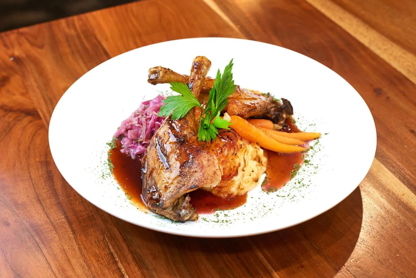 Restaurant/places to eat in Newman Hotel