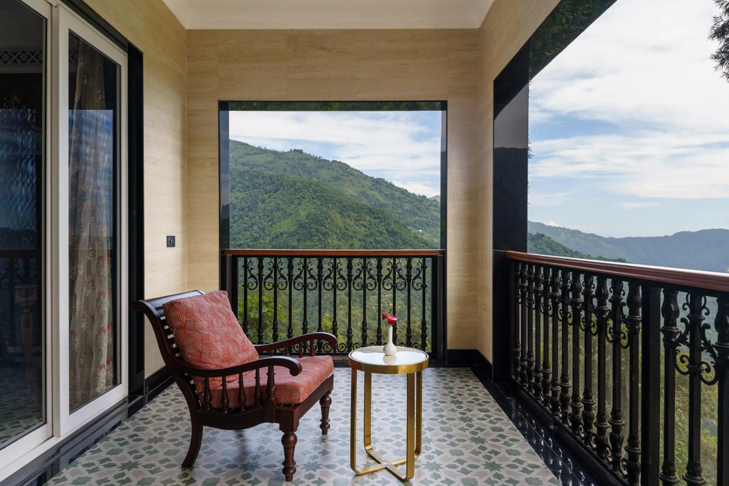 Balcony/Terrace in Mayfair Manor Jungpana