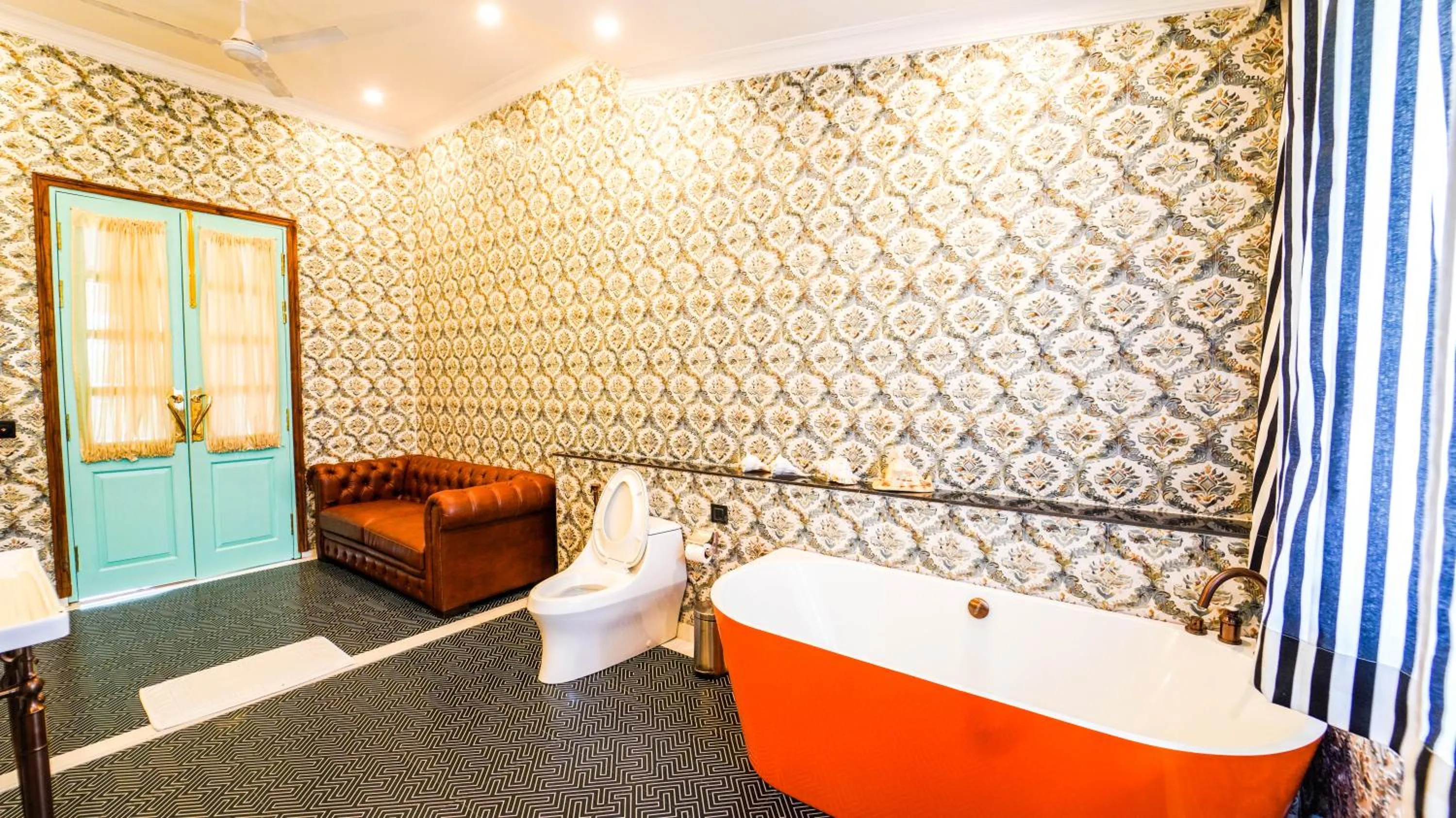 Bathroom in Mayfair Manor Jungpana