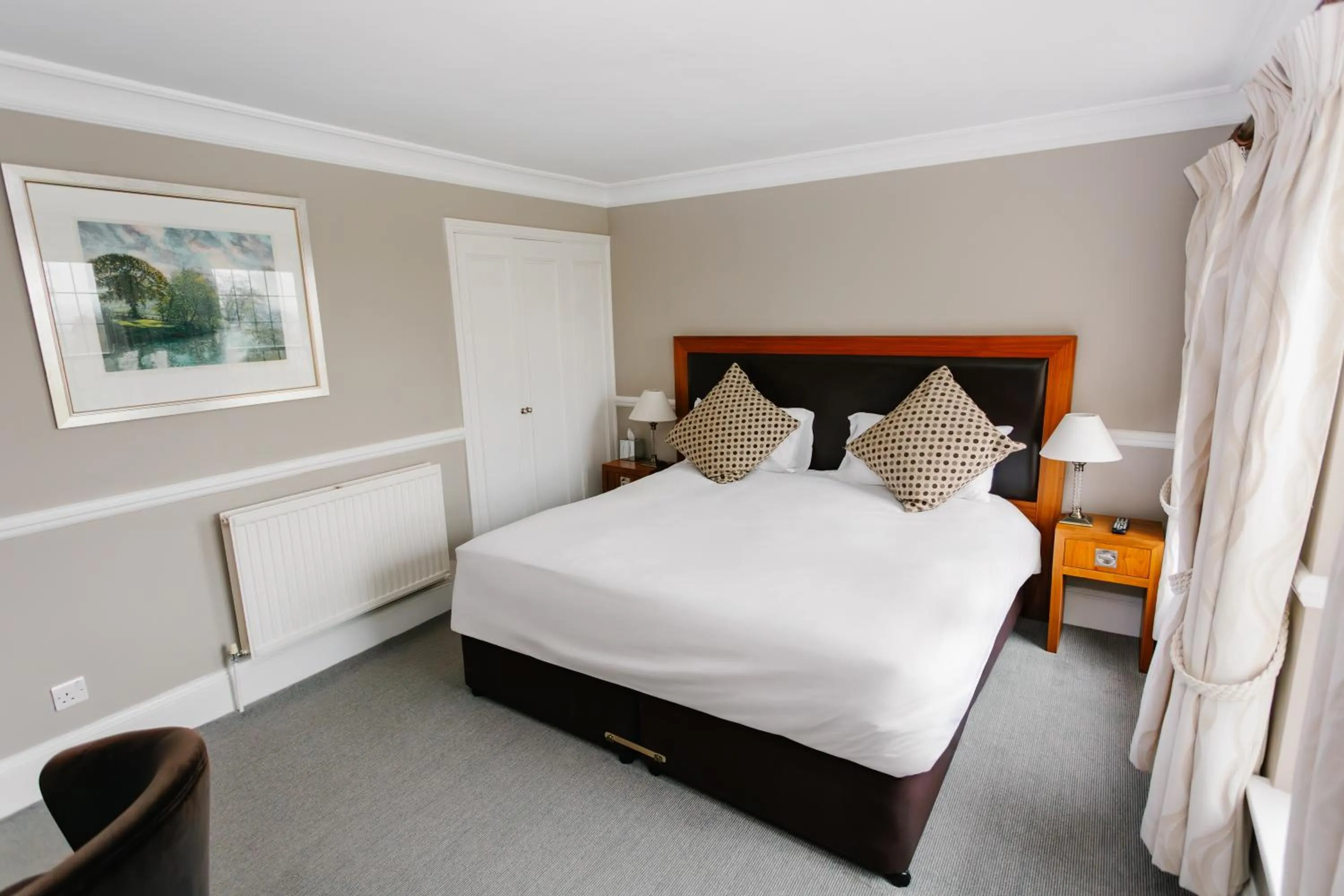 Bed in Hatton Court Hotel