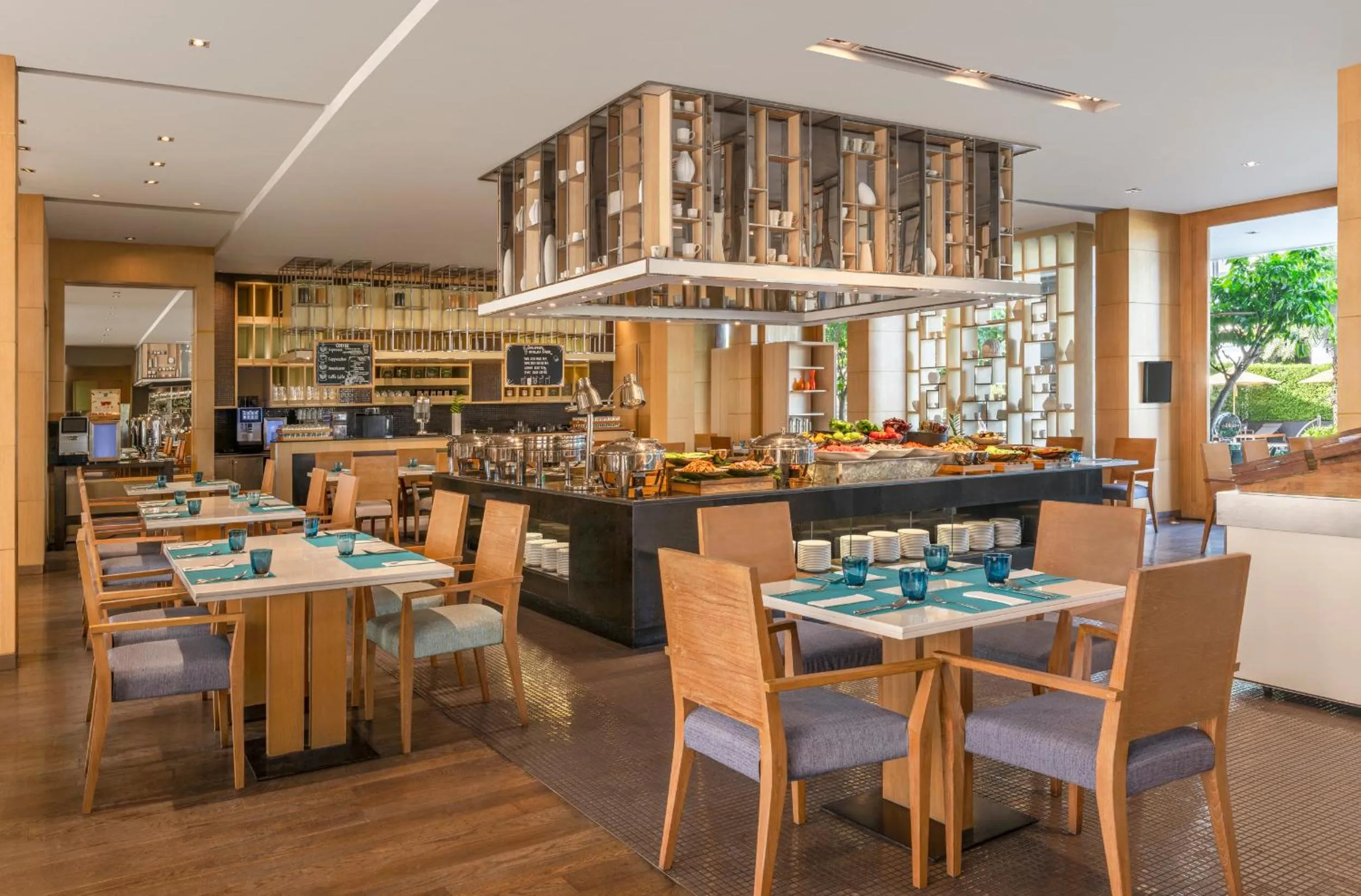 Restaurant/places to eat in Hilton Bangkok Suvarnabhumi Golf Resort & Spa