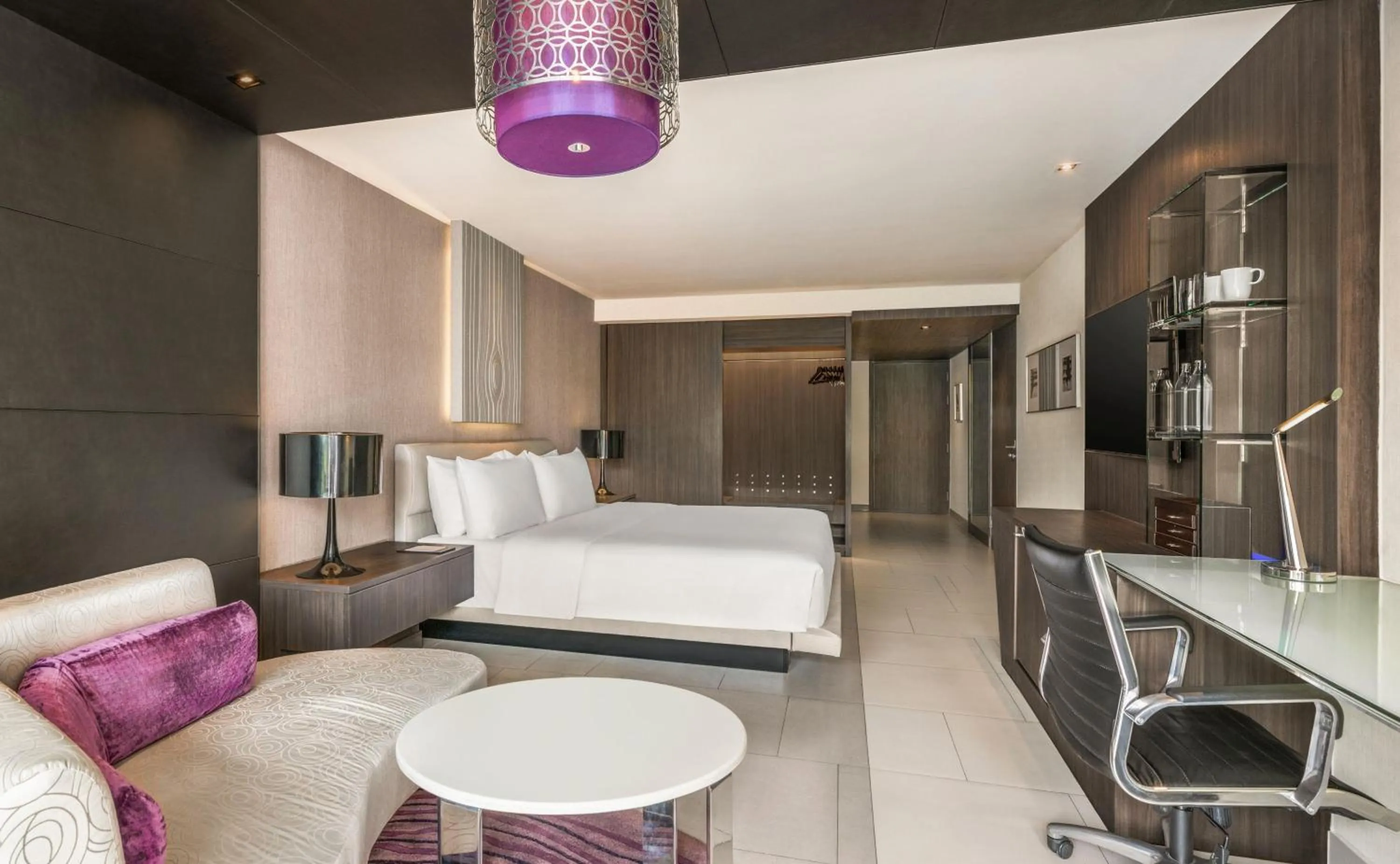 Bed in Hilton Bangkok Suvarnabhumi Golf Resort & Spa