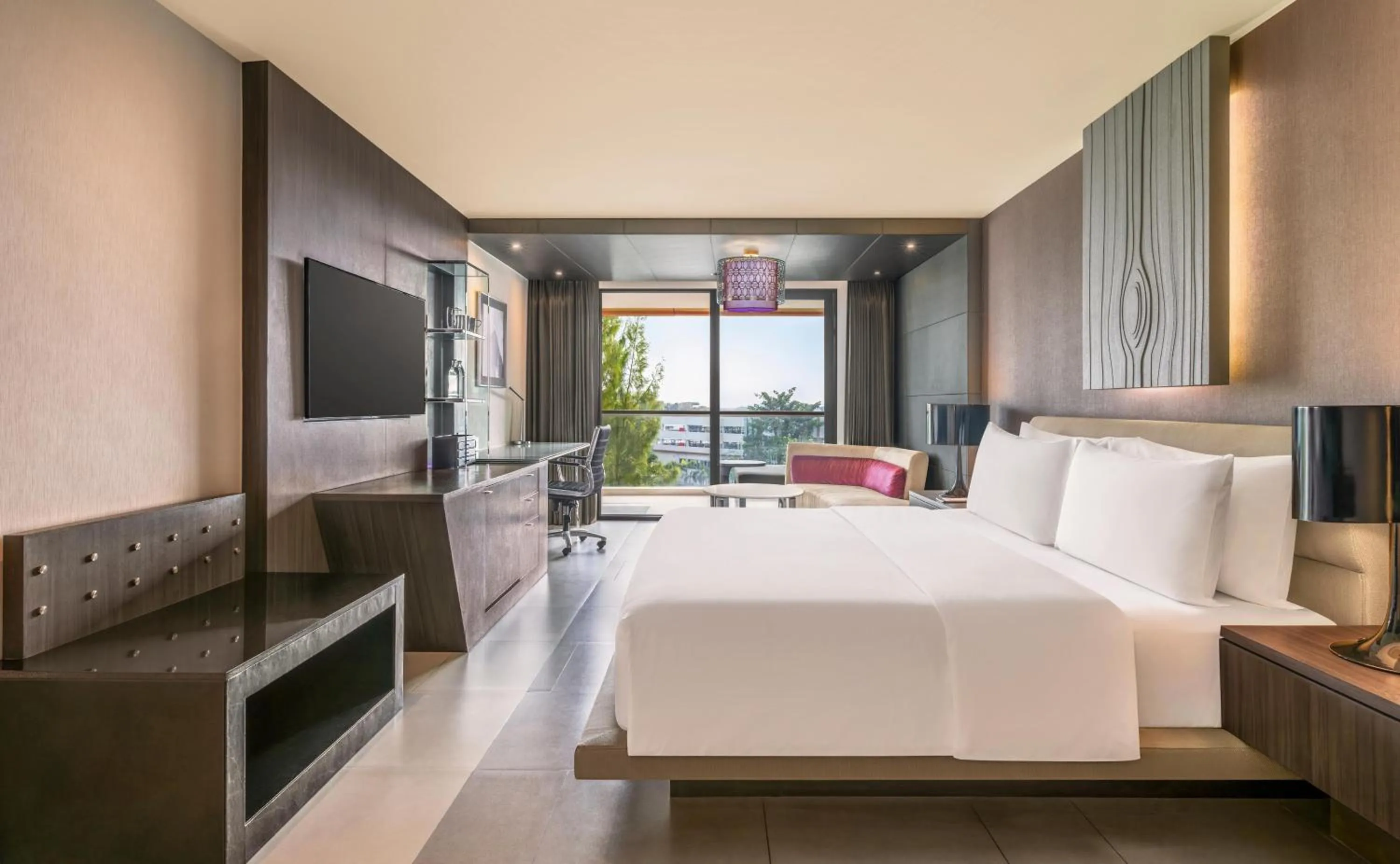 Living room, Bed in Hilton Bangkok Suvarnabhumi Golf Resort & Spa