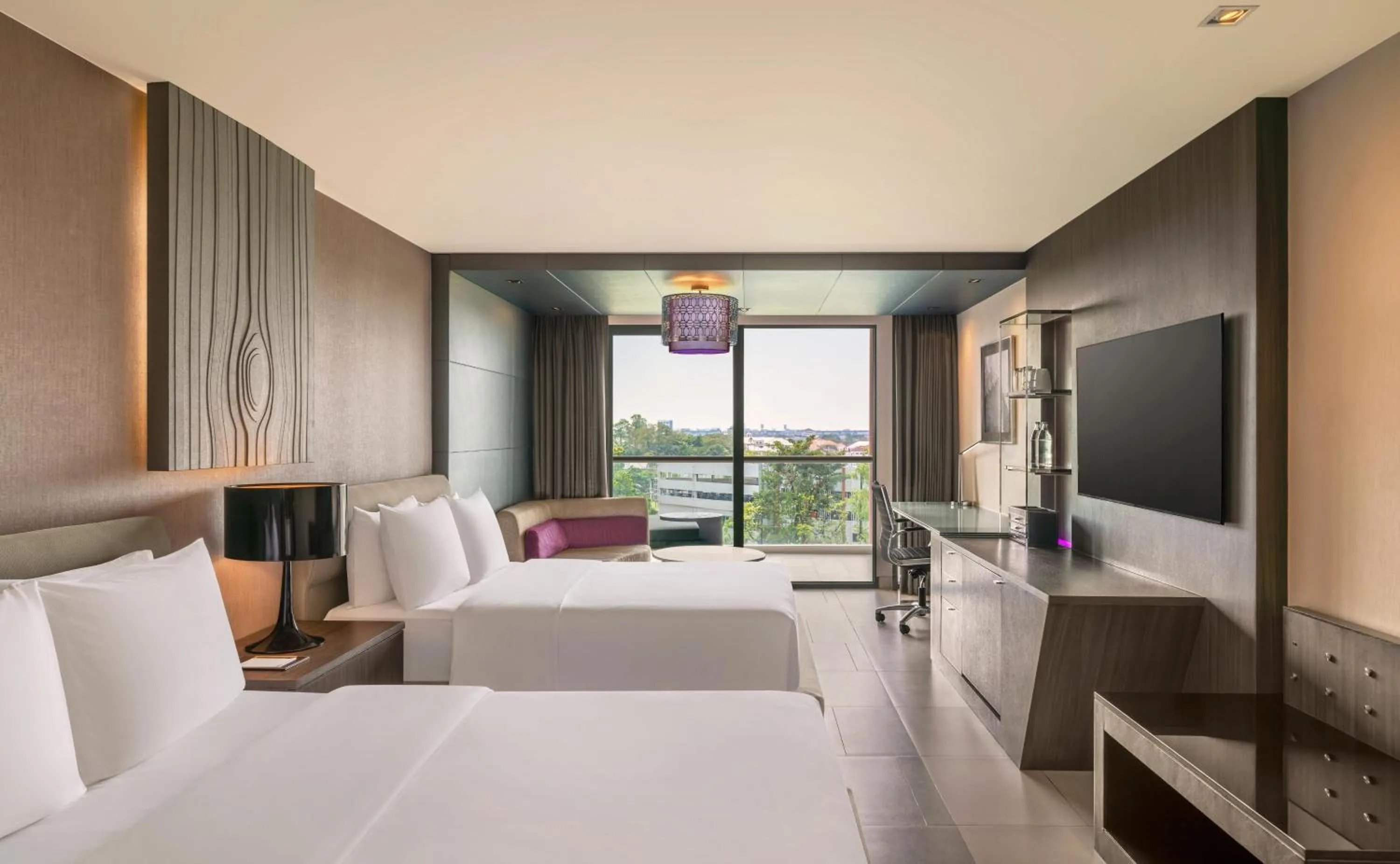 Bed in Hilton Bangkok Suvarnabhumi Golf Resort & Spa