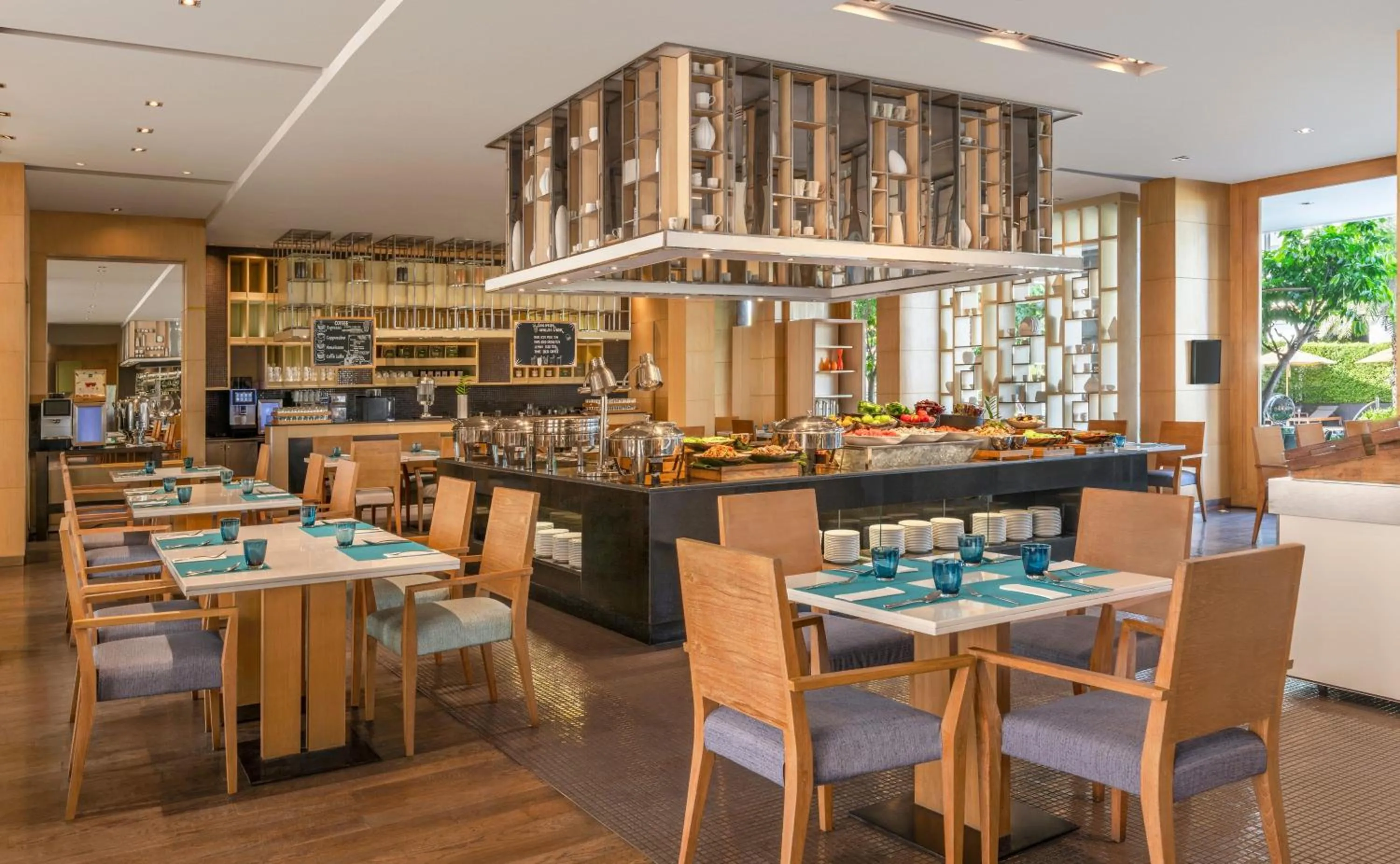 Restaurant/places to eat in Hilton Bangkok Suvarnabhumi Golf Resort & Spa