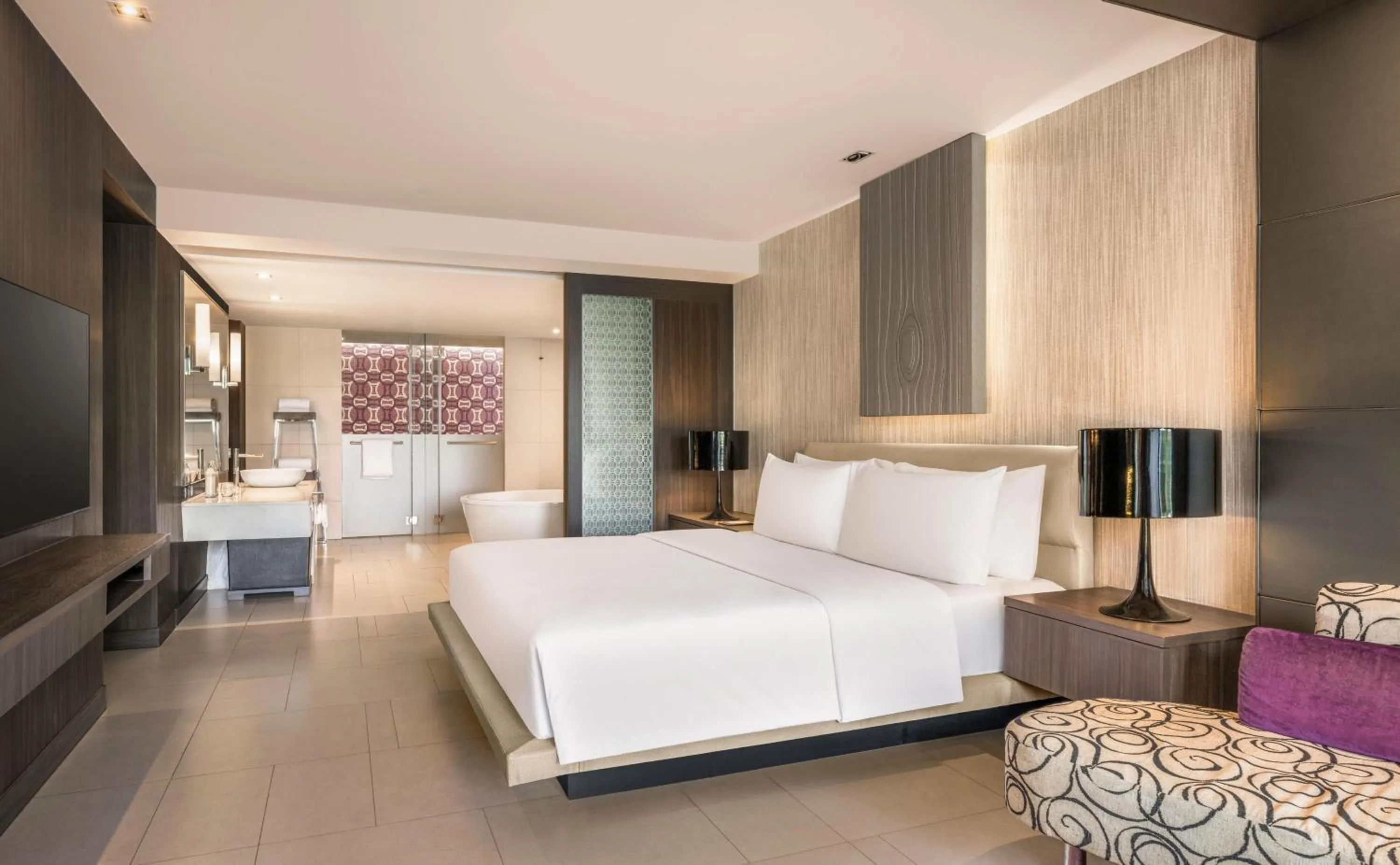 Bed in Hilton Bangkok Suvarnabhumi Golf Resort & Spa