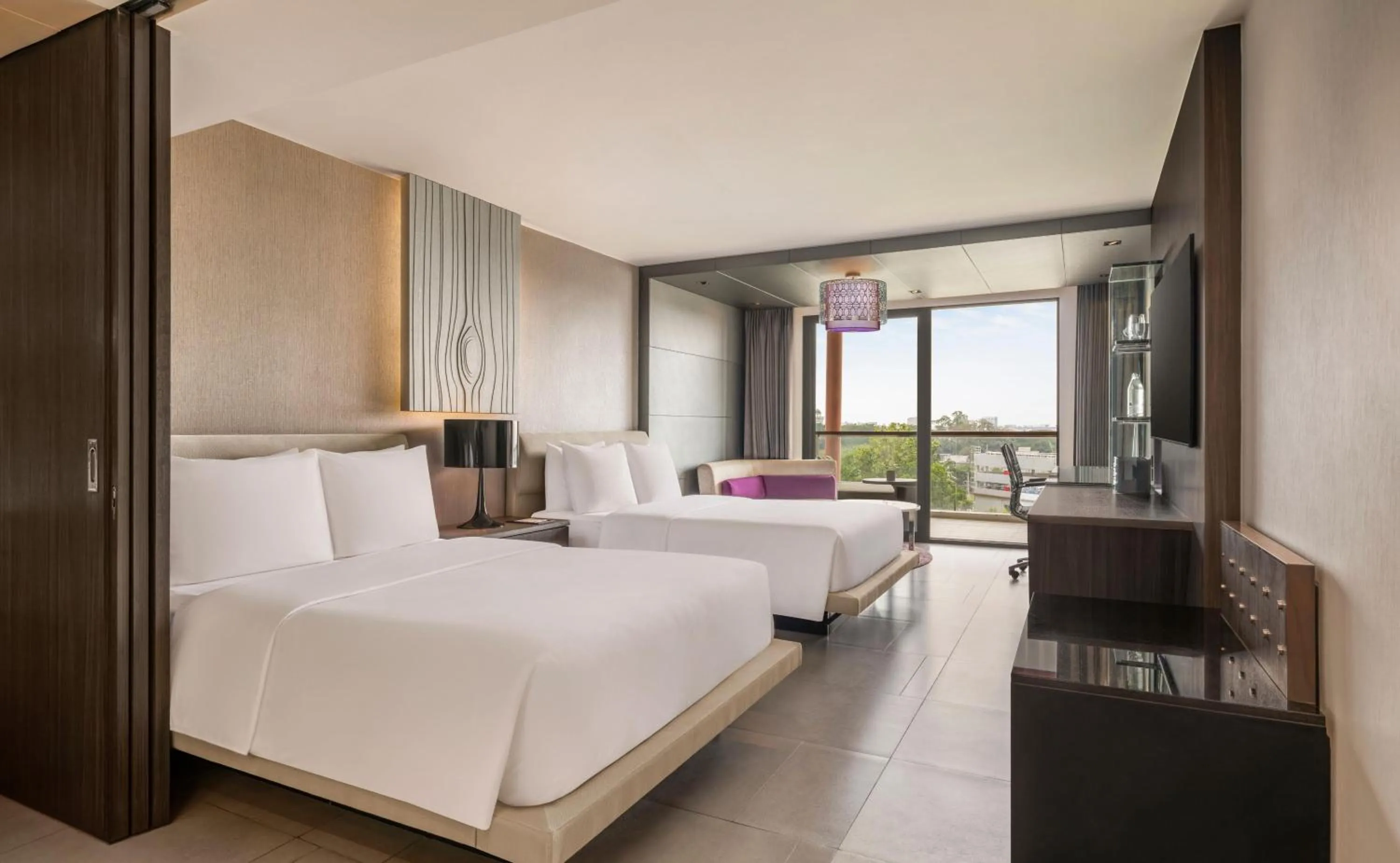 Living room, Bed in Hilton Bangkok Suvarnabhumi Golf Resort & Spa