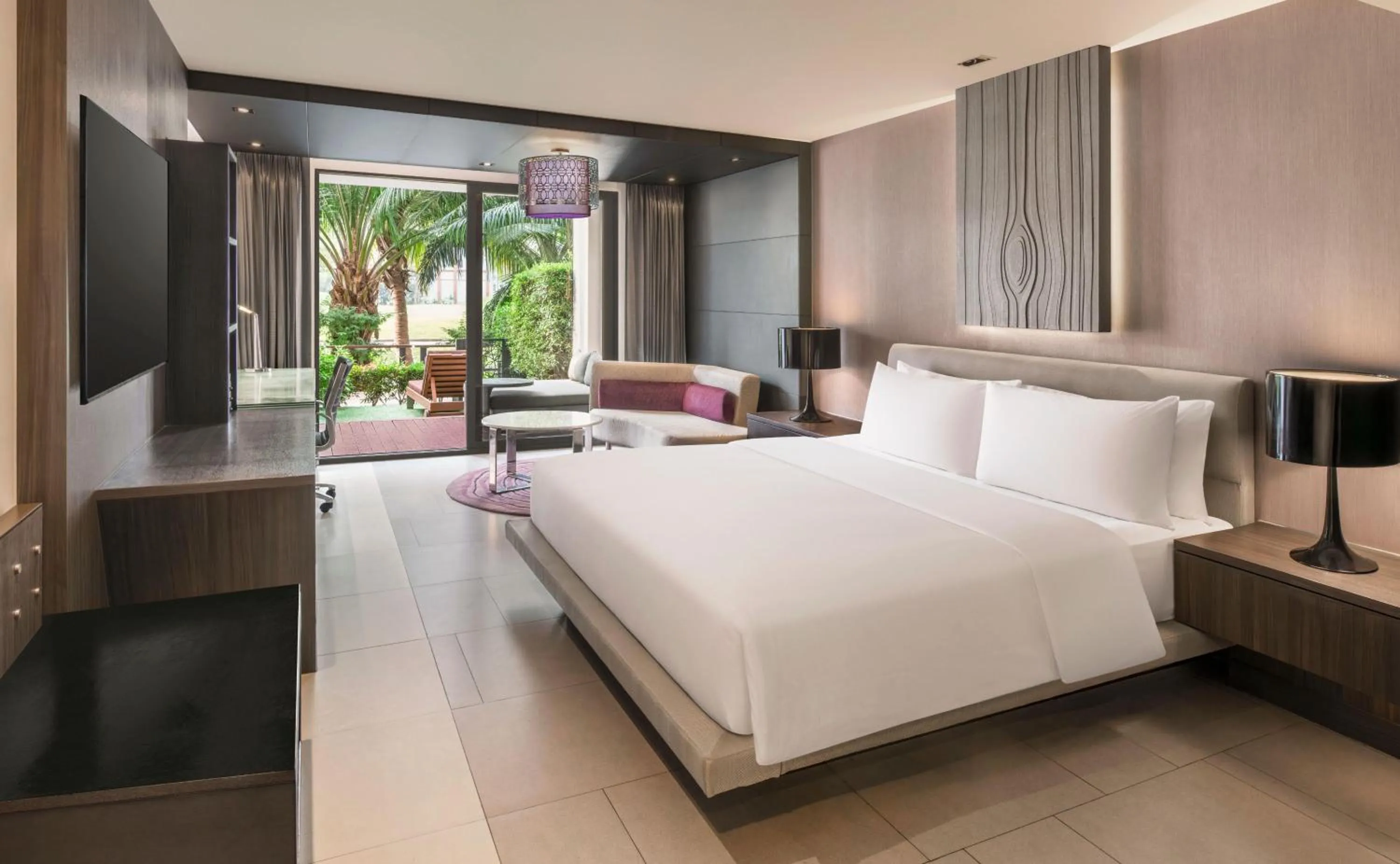 Living room, Bed in Hilton Bangkok Suvarnabhumi Golf Resort & Spa