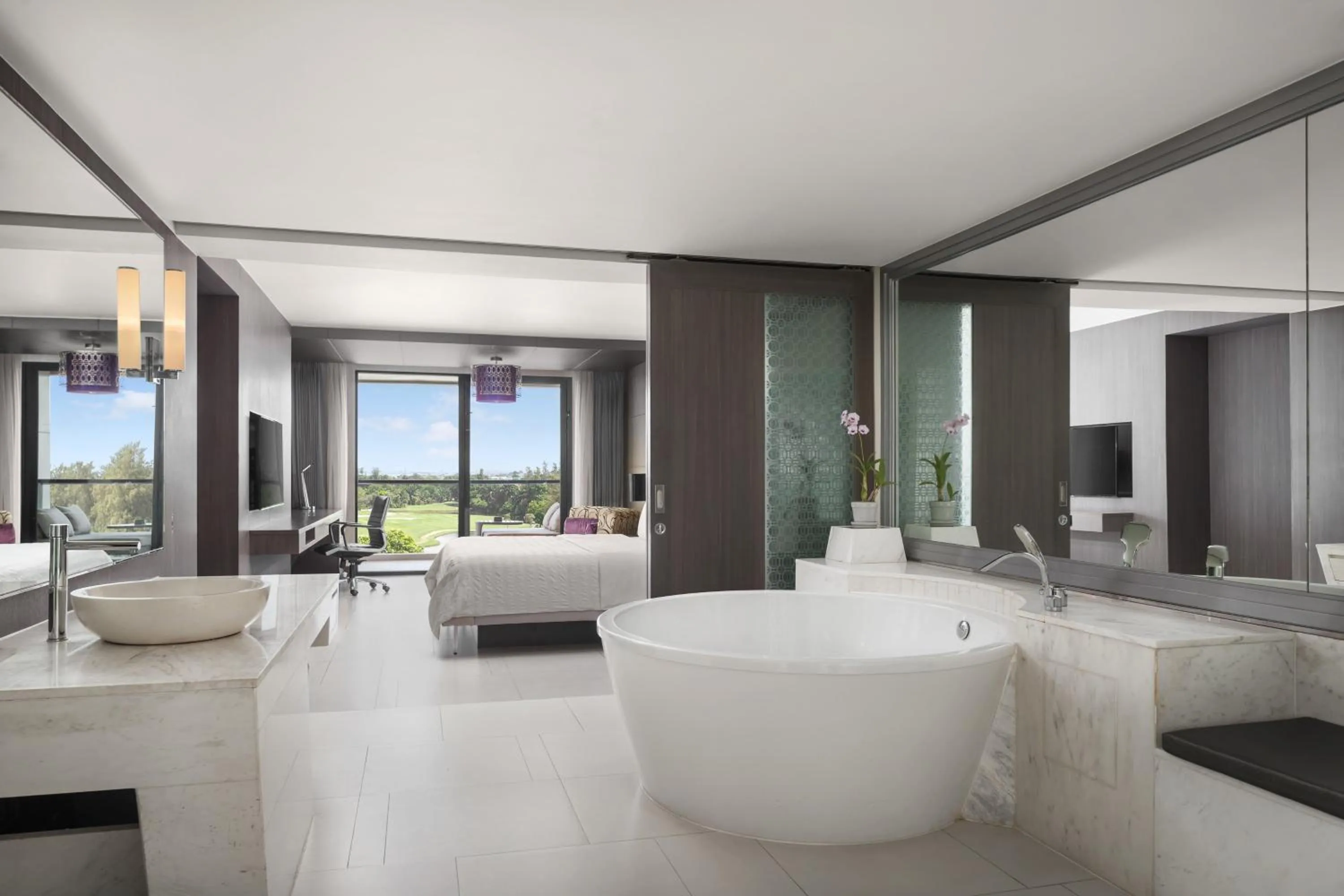 Photo of the whole room in Le Meridien Suvarnabhumi, Bangkok Golf Resort and Spa