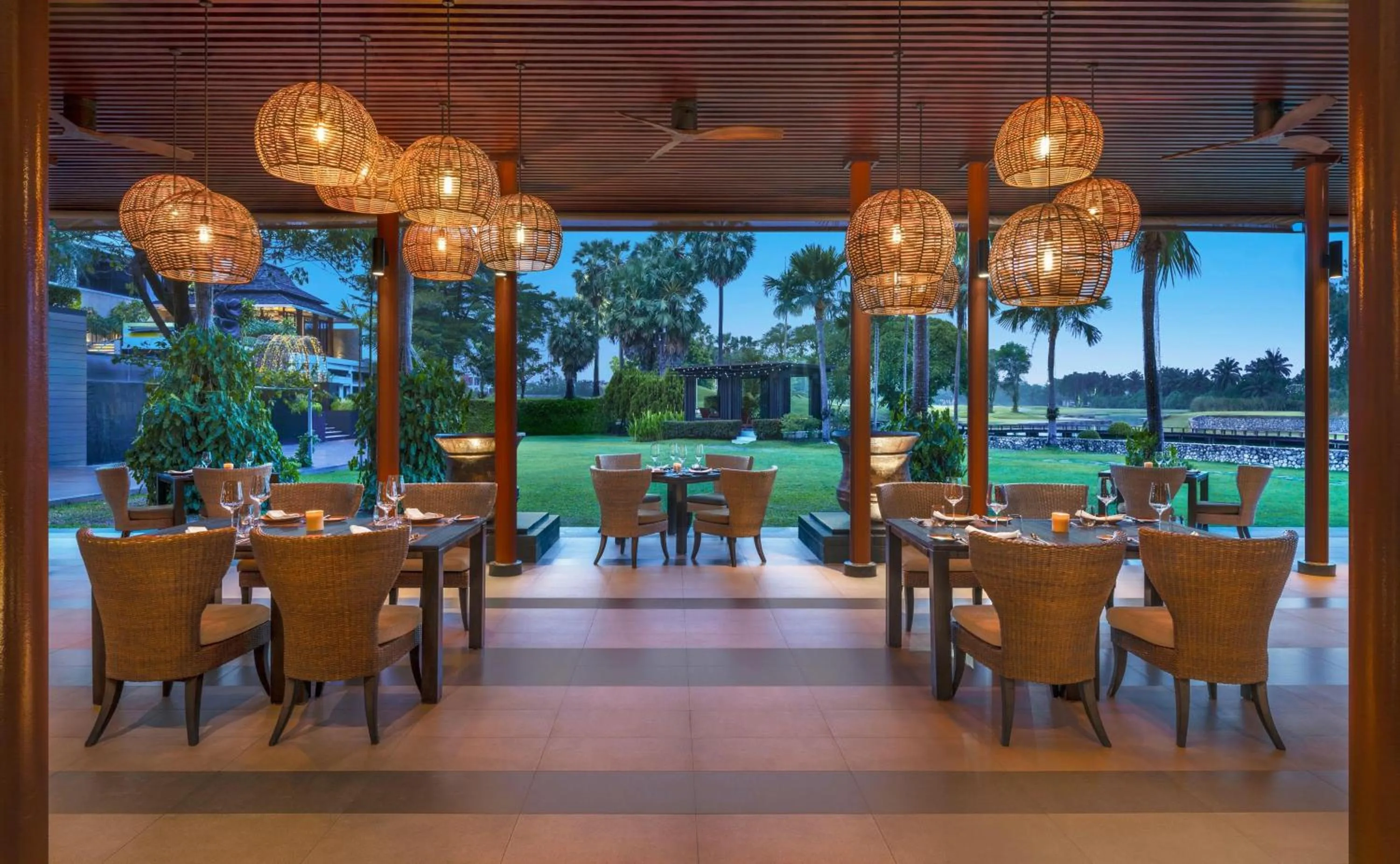 Restaurant/places to eat in Hilton Bangkok Suvarnabhumi Golf Resort & Spa