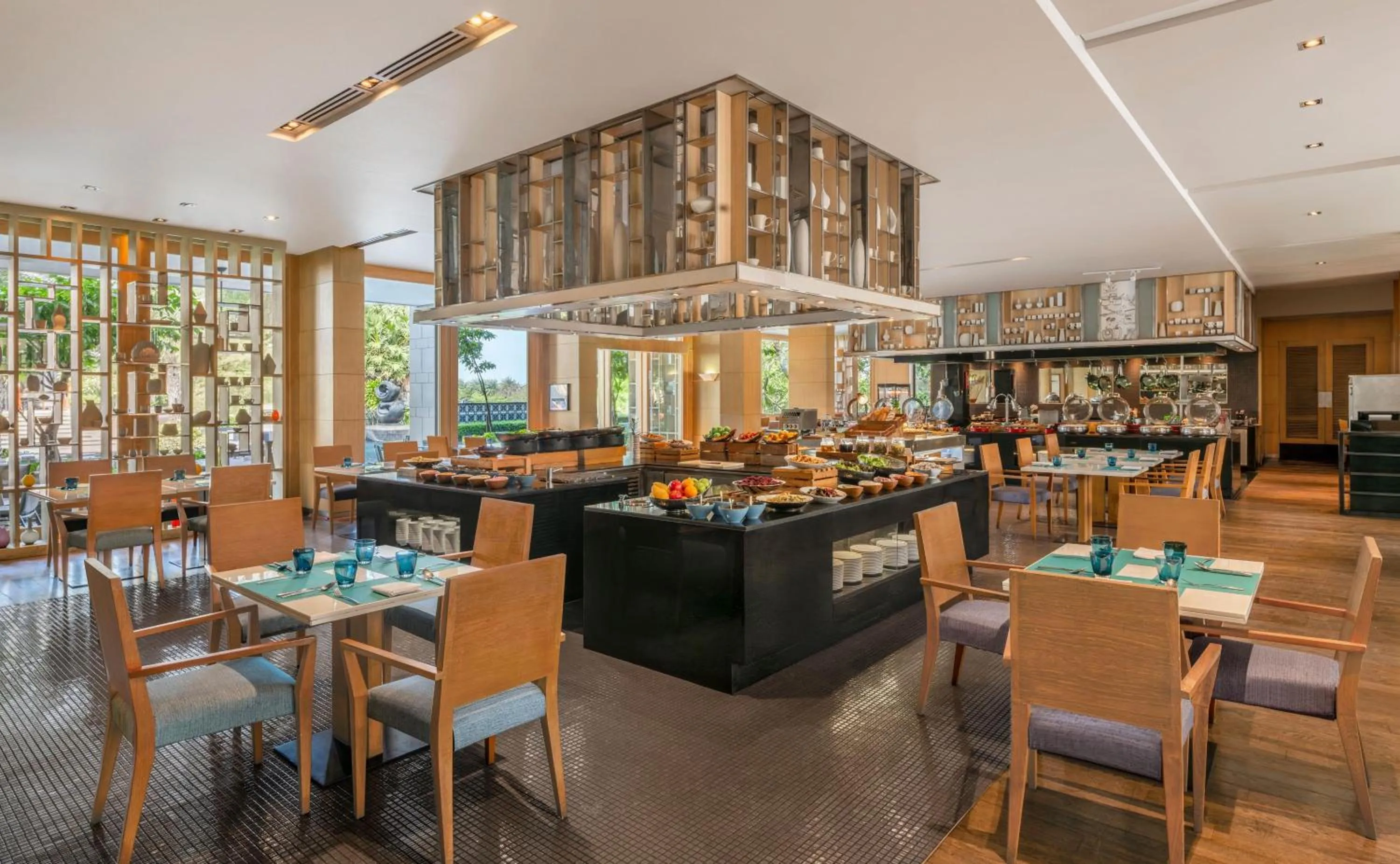 Restaurant/places to eat in Hilton Bangkok Suvarnabhumi Golf Resort & Spa