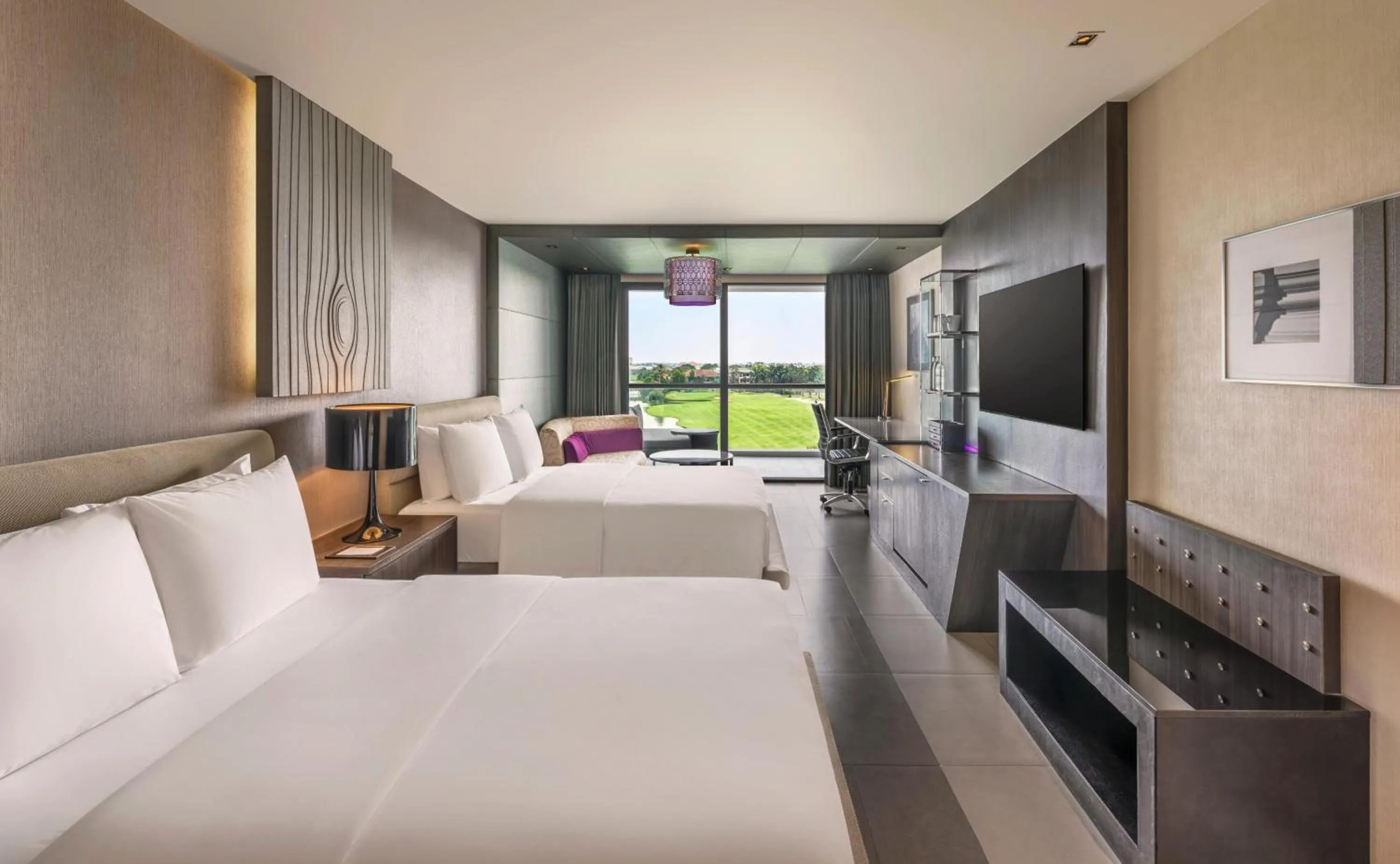 Bed in Hilton Bangkok Suvarnabhumi Golf Resort & Spa