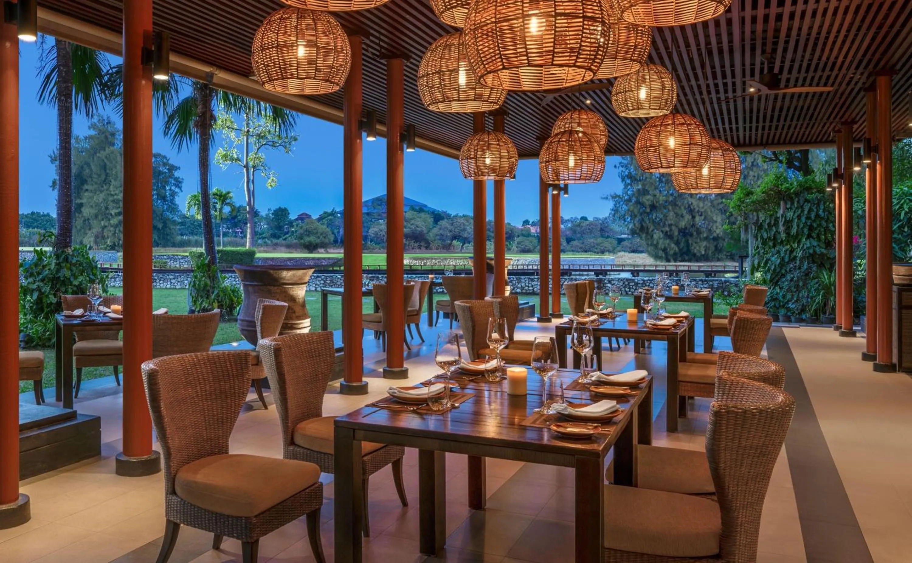 Restaurant/places to eat in Hilton Bangkok Suvarnabhumi Golf Resort & Spa