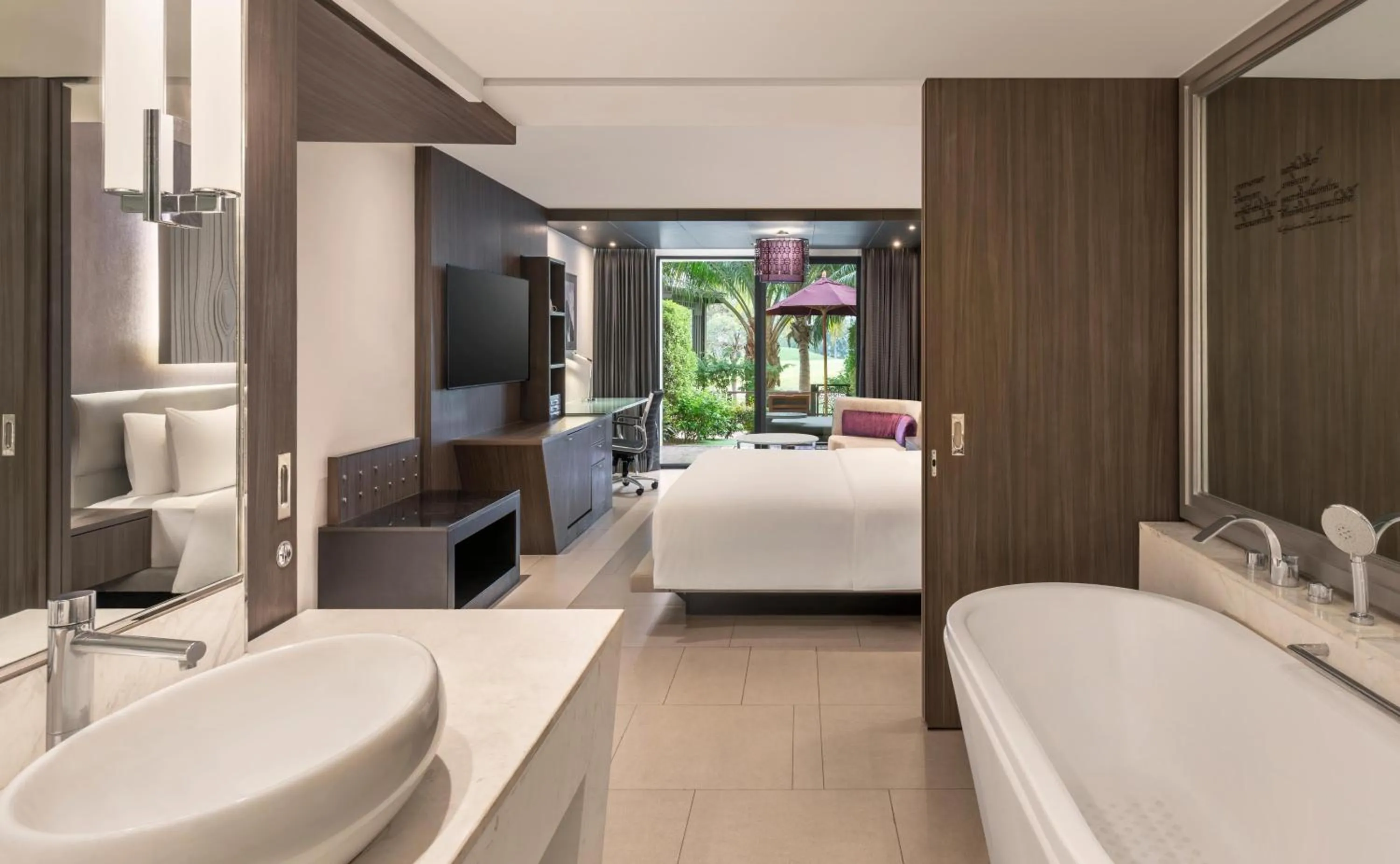 Bathroom, Bed in Hilton Bangkok Suvarnabhumi Golf Resort & Spa