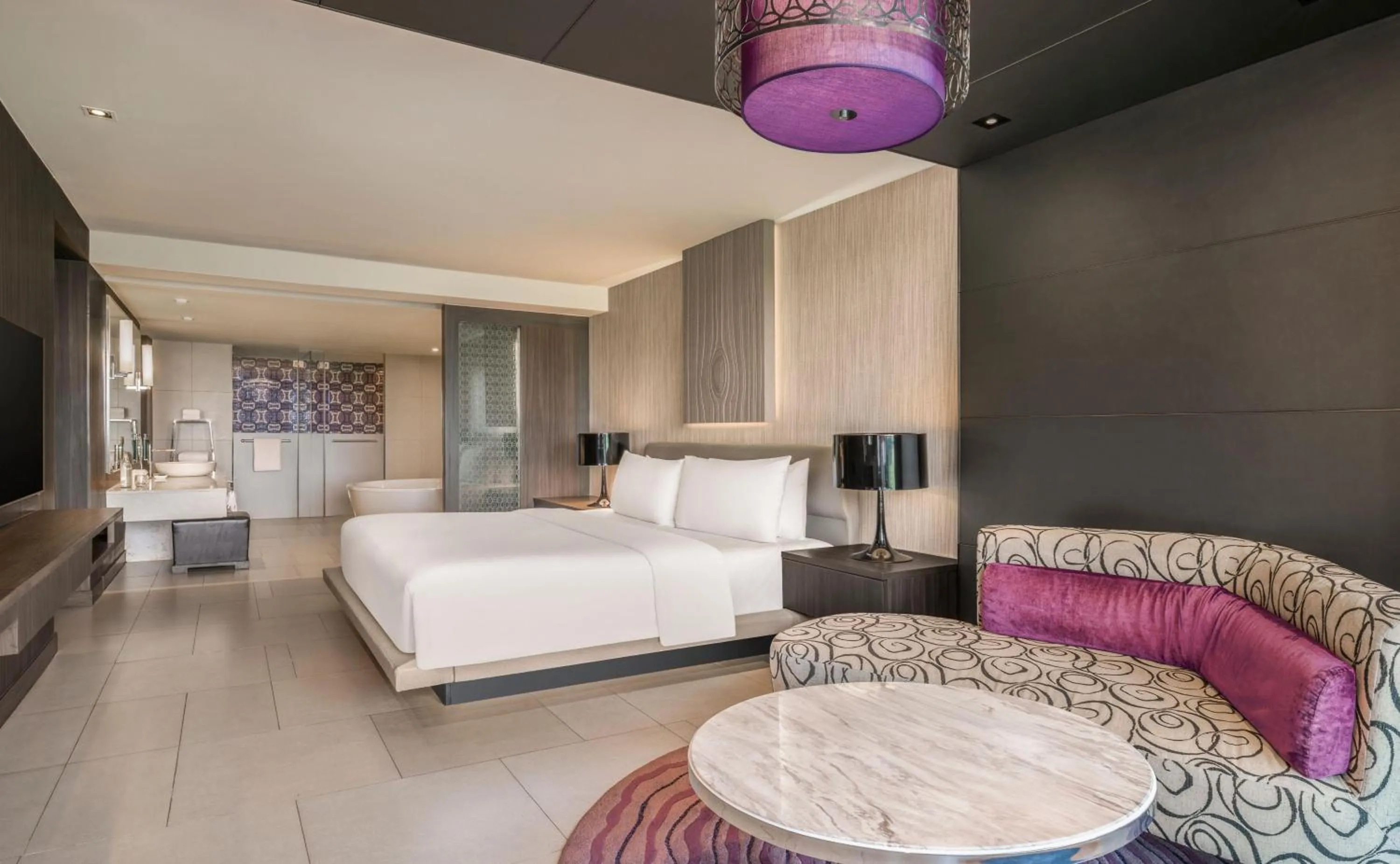 Living room, Bed in Hilton Bangkok Suvarnabhumi Golf Resort & Spa