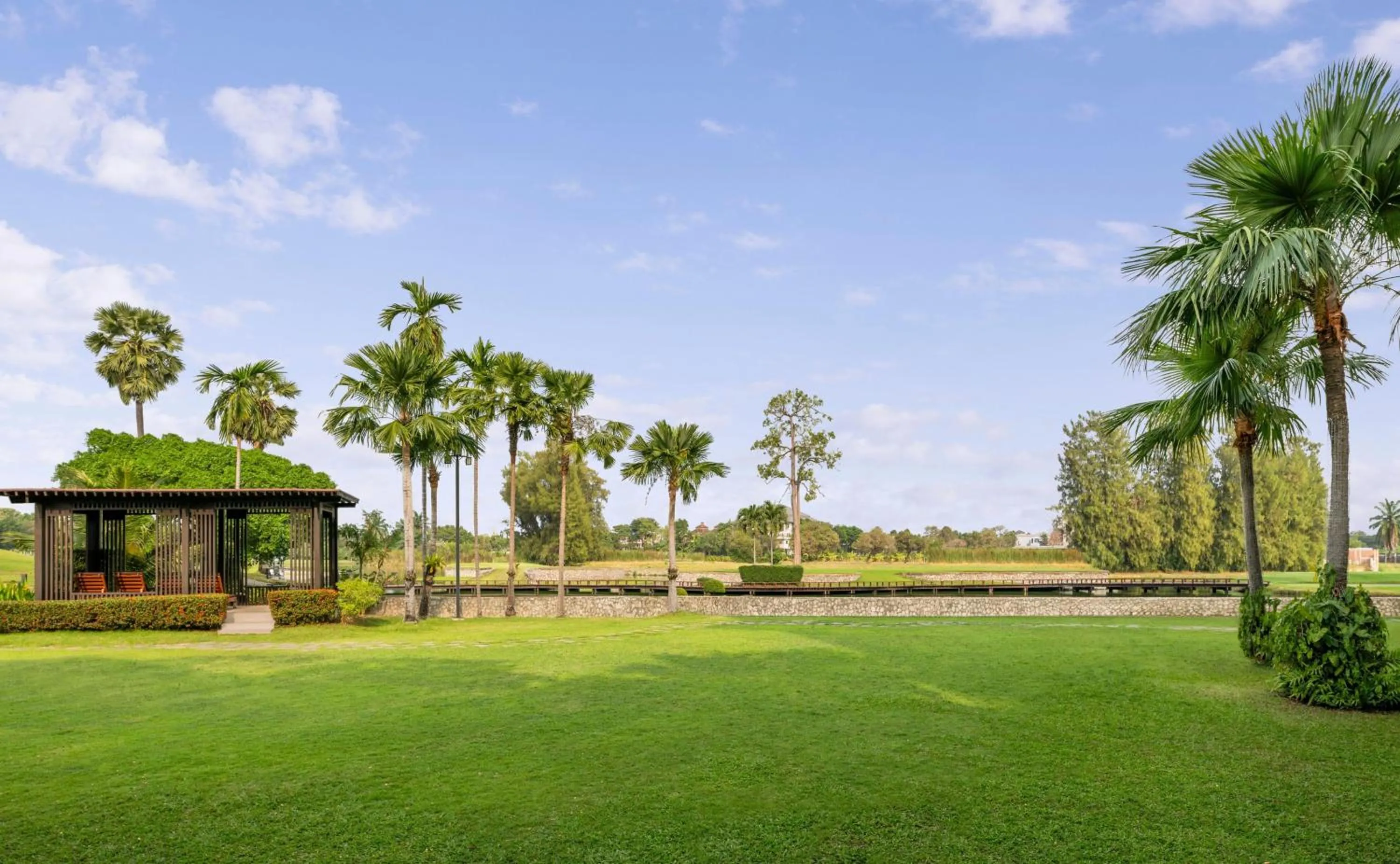 Patio in Hilton Bangkok Suvarnabhumi Golf Resort & Spa