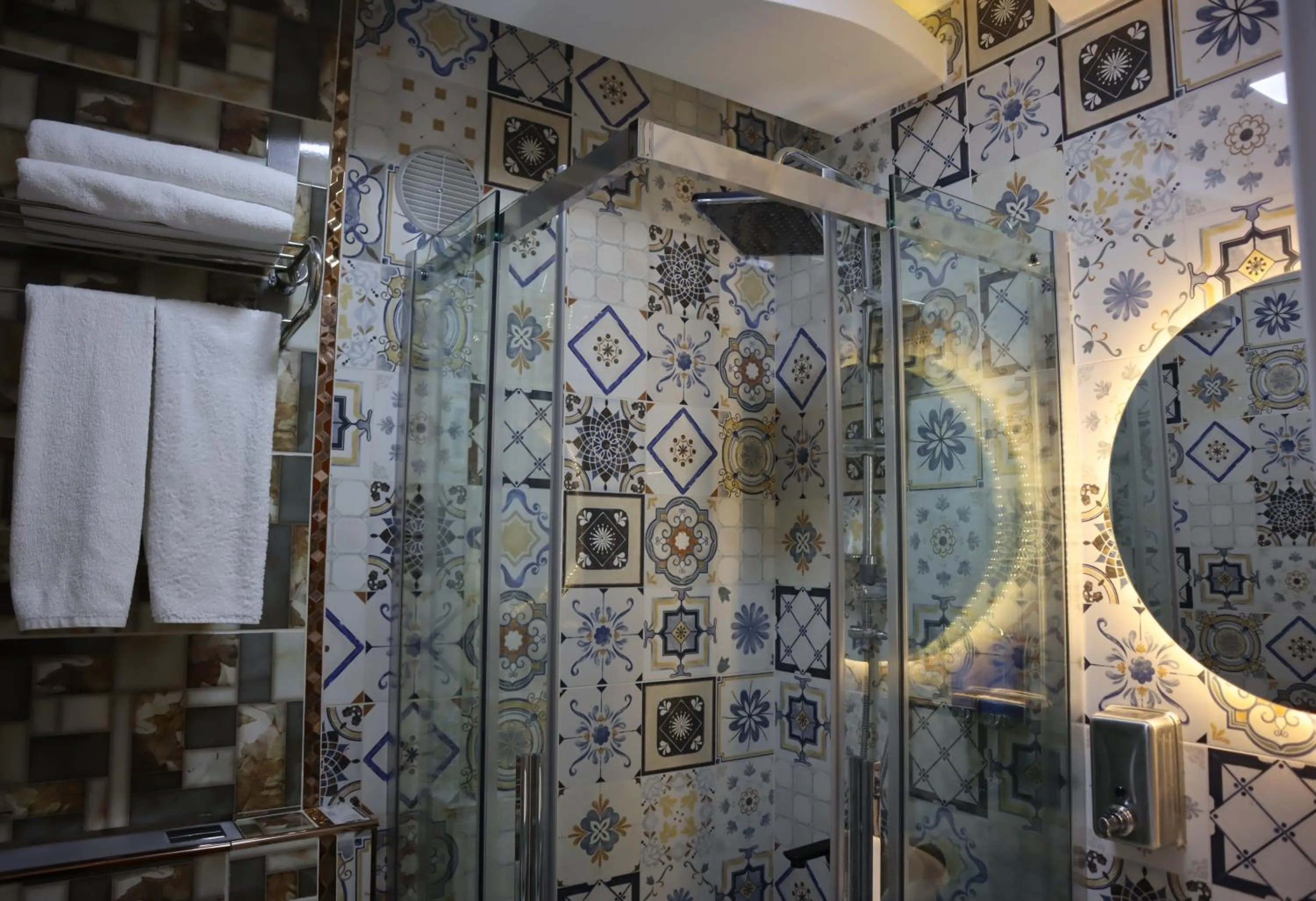 Shower in Galata istanbul Hotel