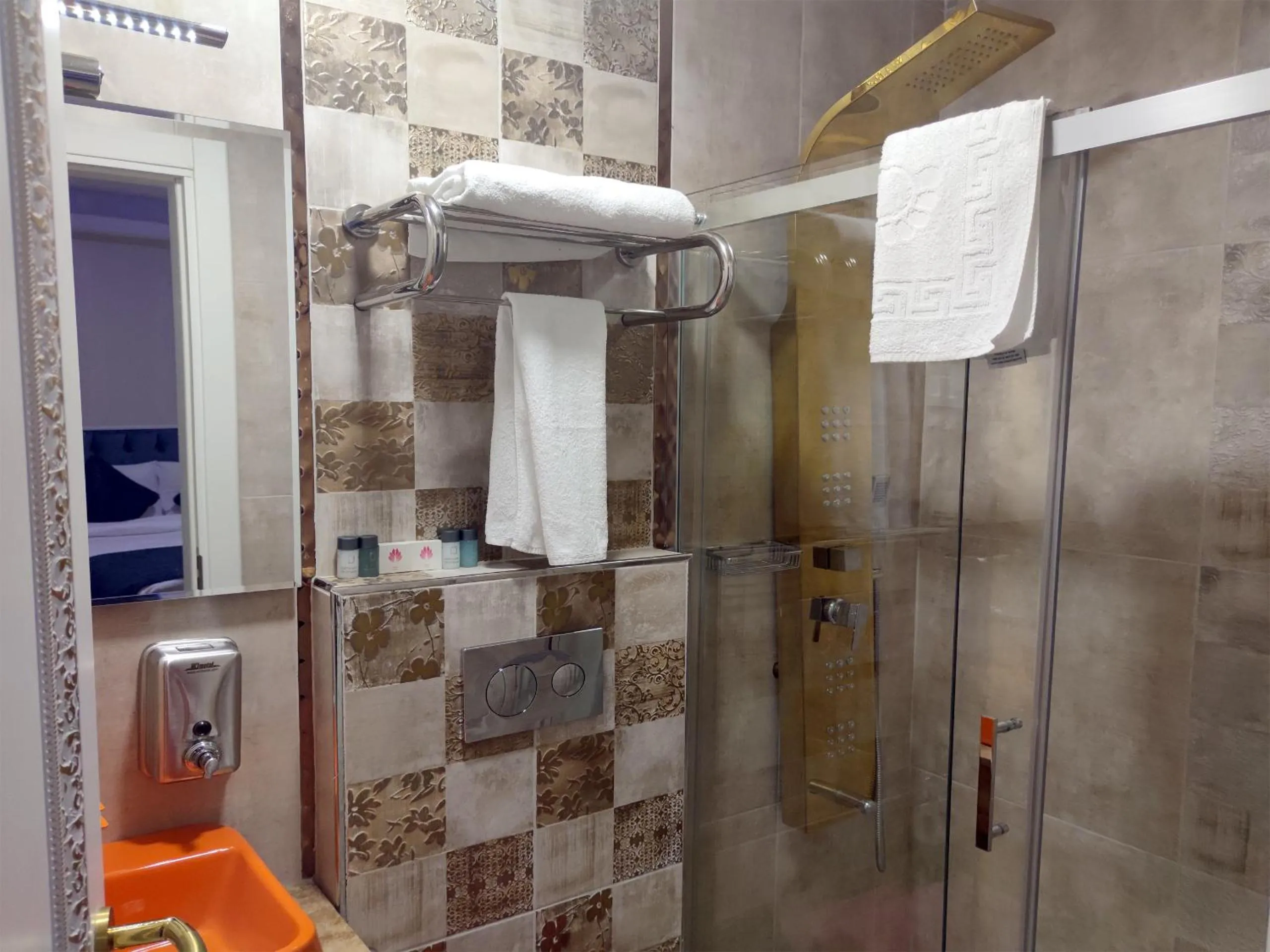 Shower in Galata istanbul Hotel