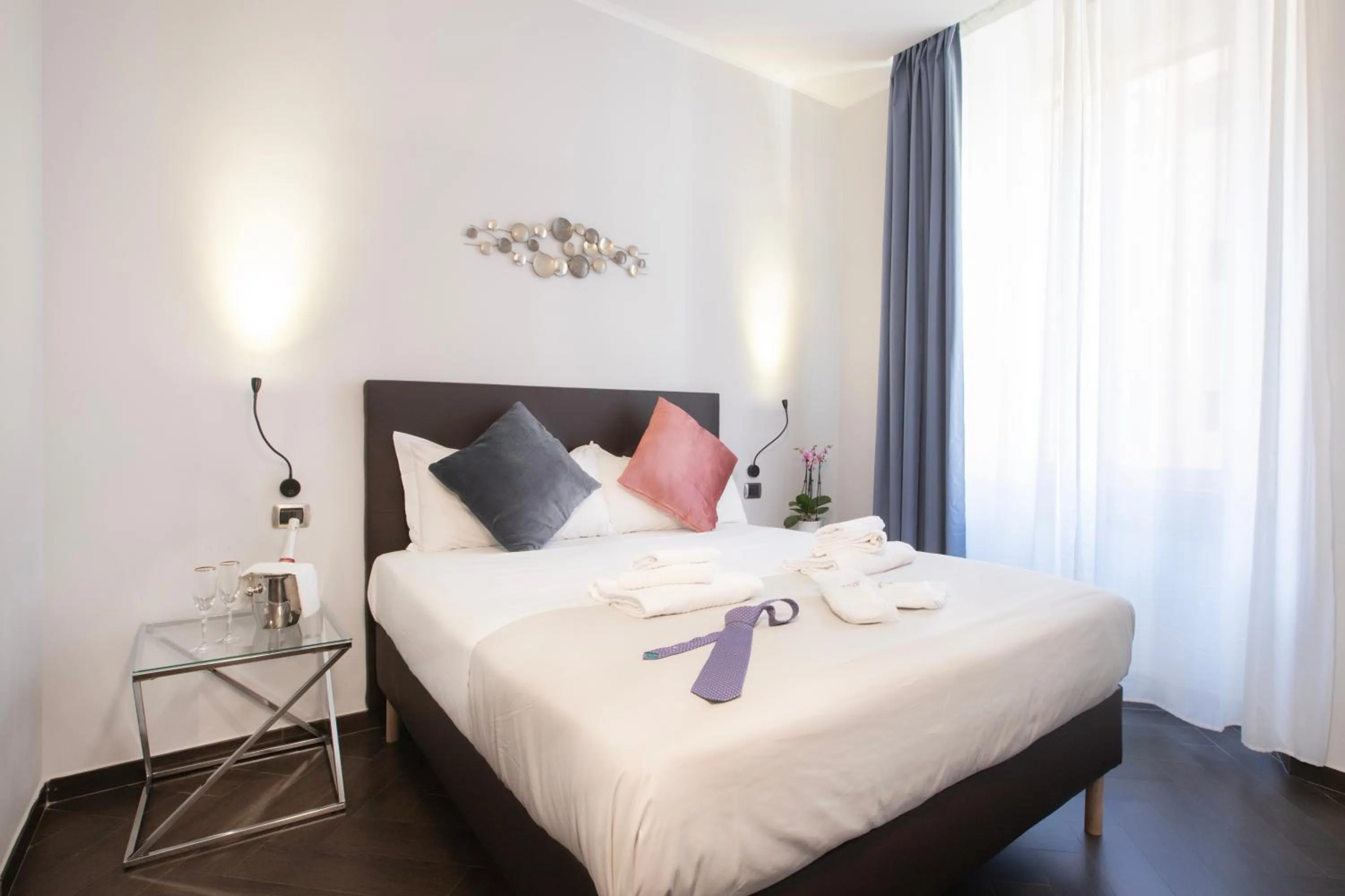 Bedroom, Bed in Cloud 9 Hotel