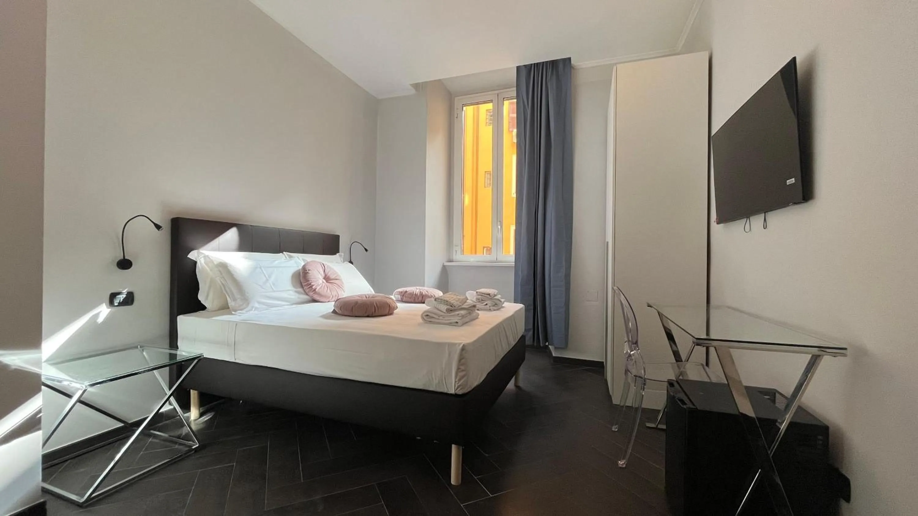 Bedroom, Bed in Cloud 9 Hotel