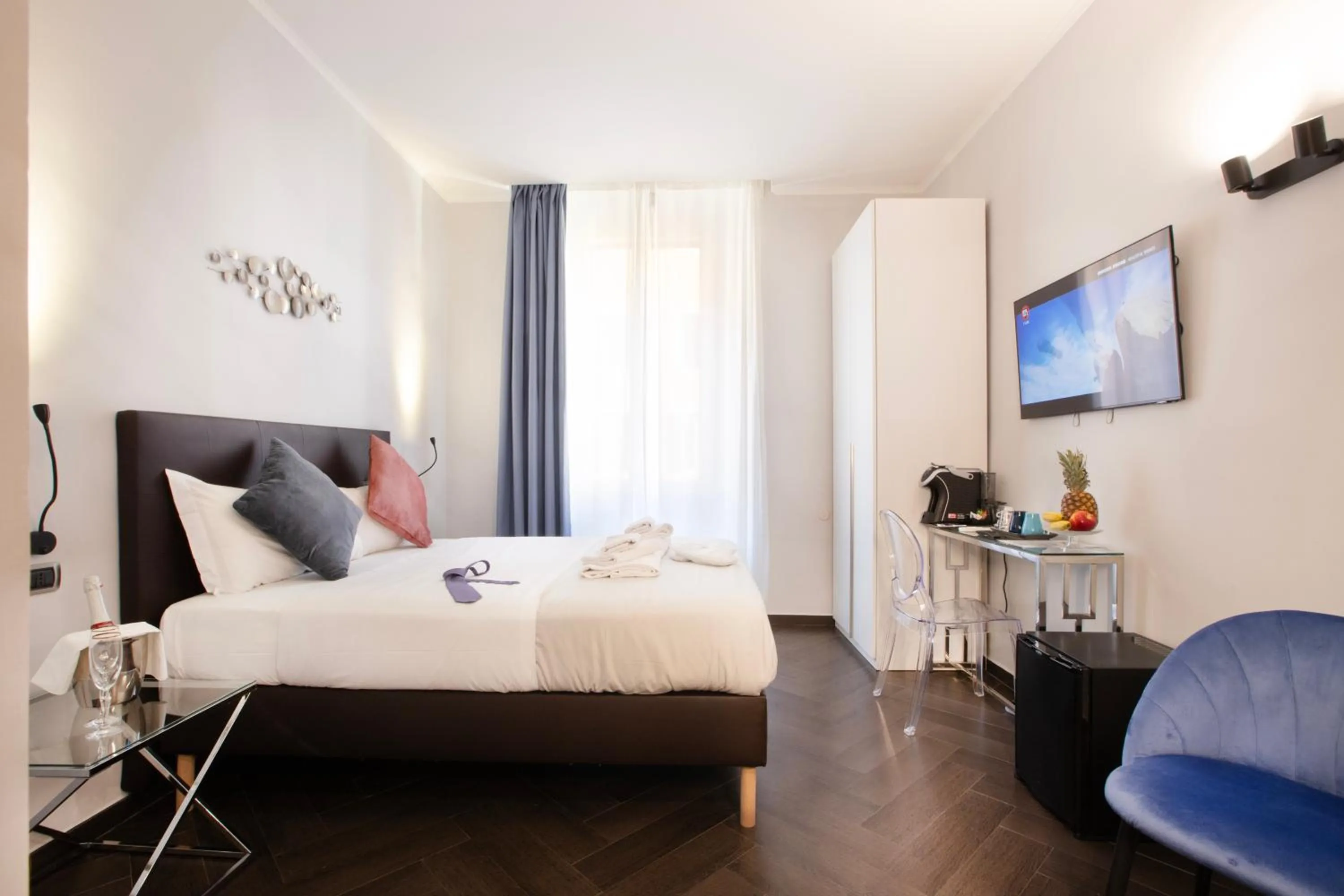 Bedroom, Bed in Cloud 9 Hotel